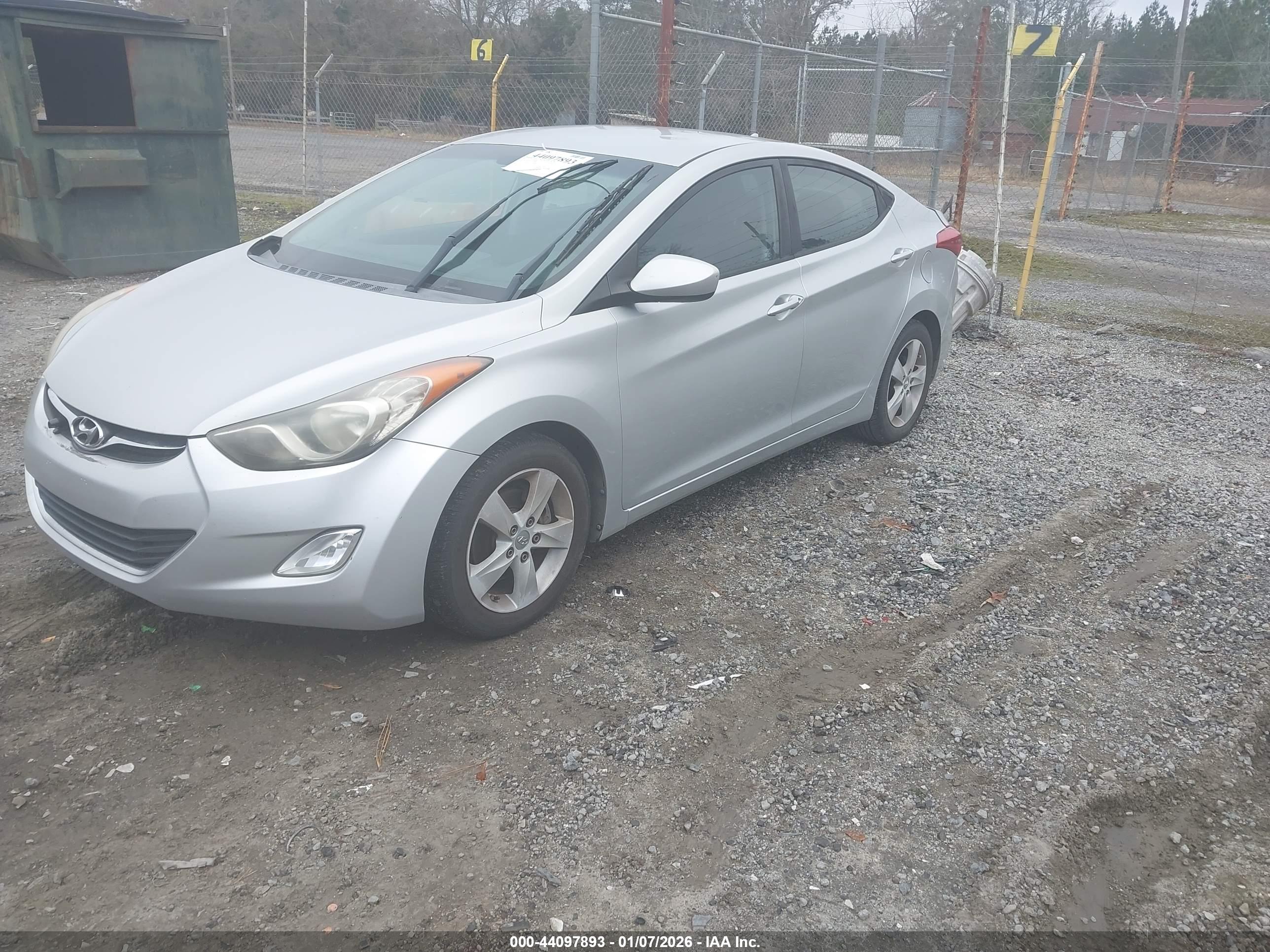 HYUNDAI ELANTRA image 2