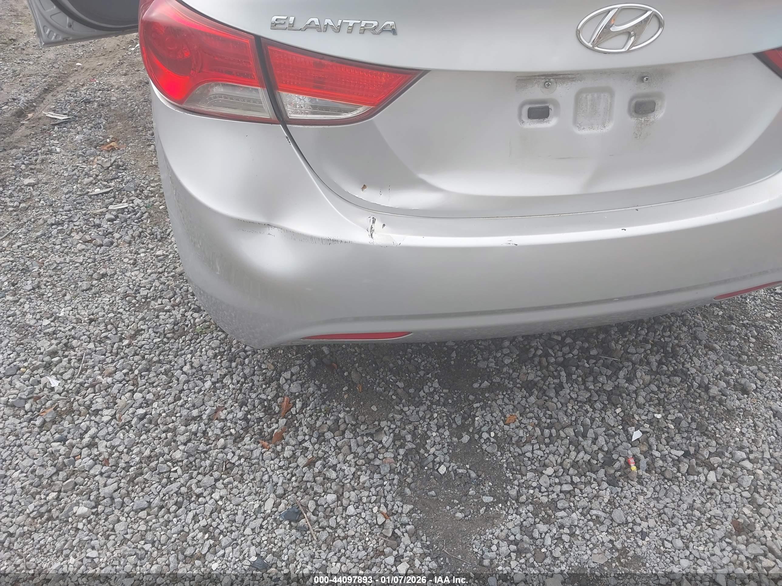 HYUNDAI ELANTRA image 6