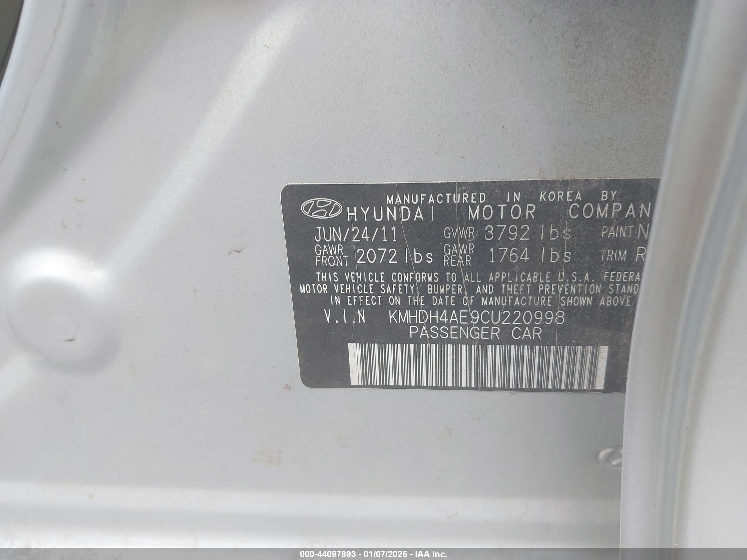 HYUNDAI ELANTRA image 9