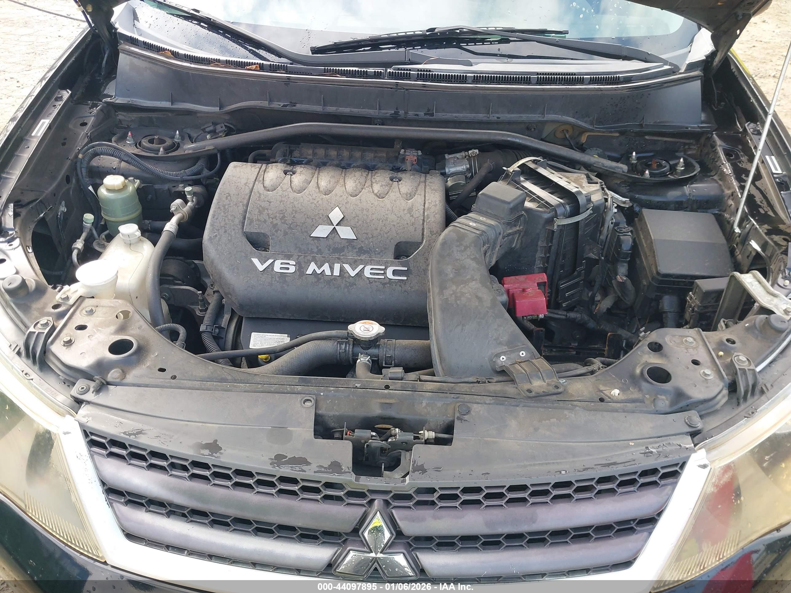 MITSUBISHI OUTLANDER image 10
