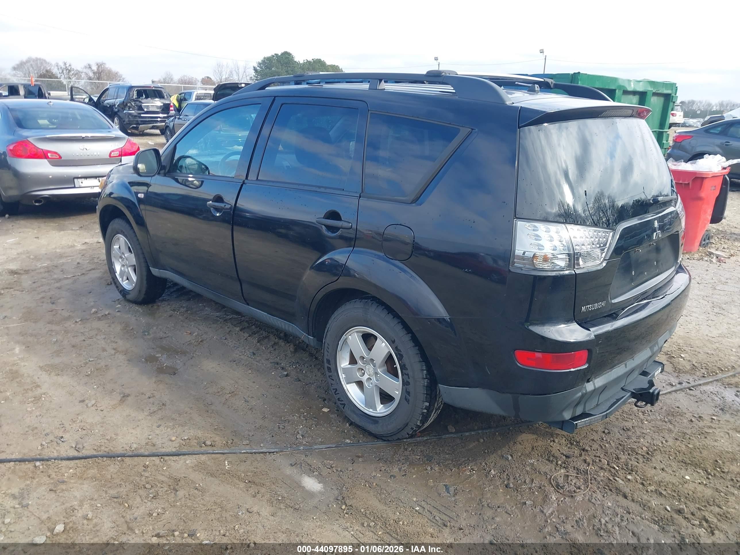 MITSUBISHI OUTLANDER image 3