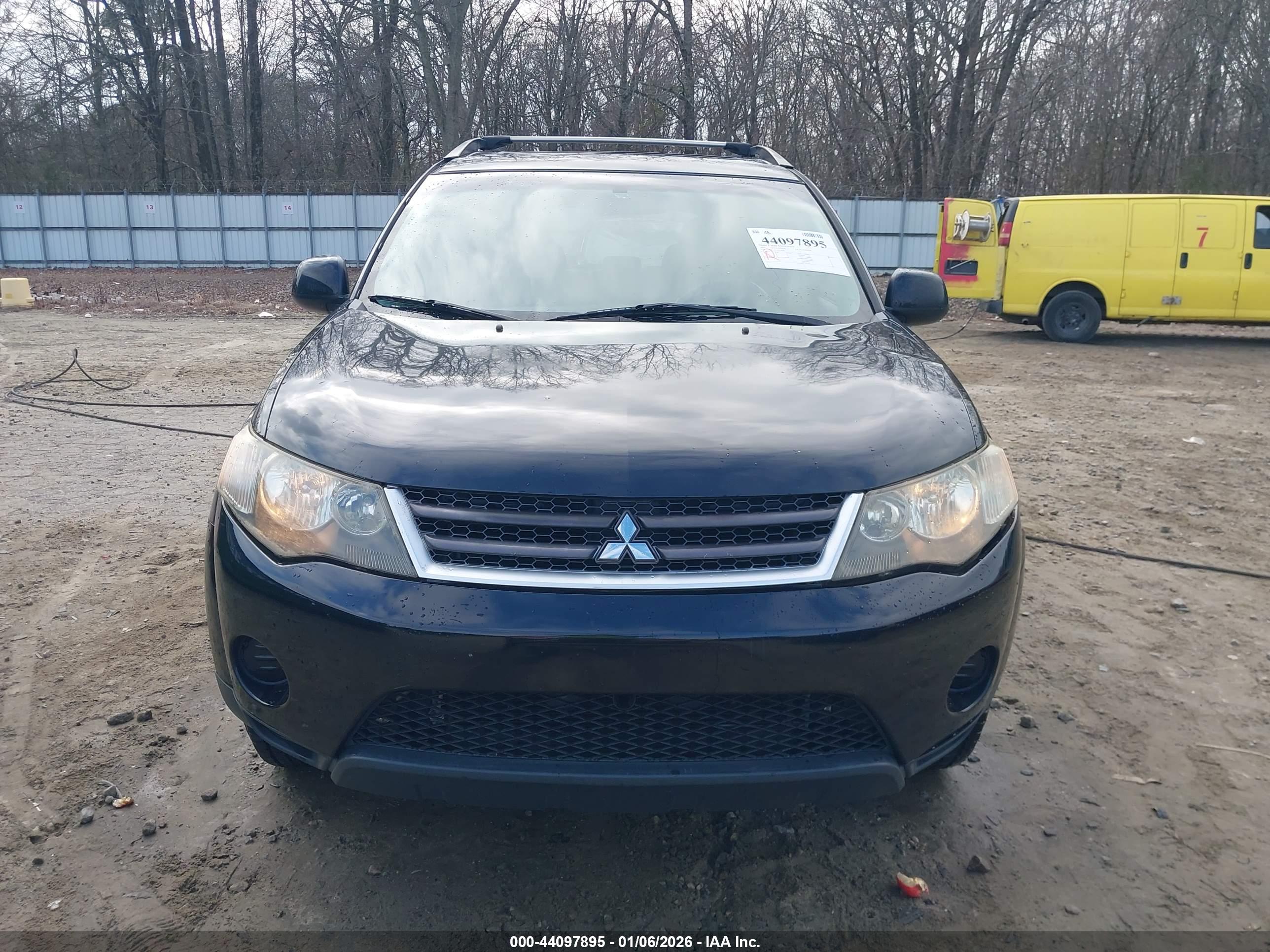 MITSUBISHI OUTLANDER image 6