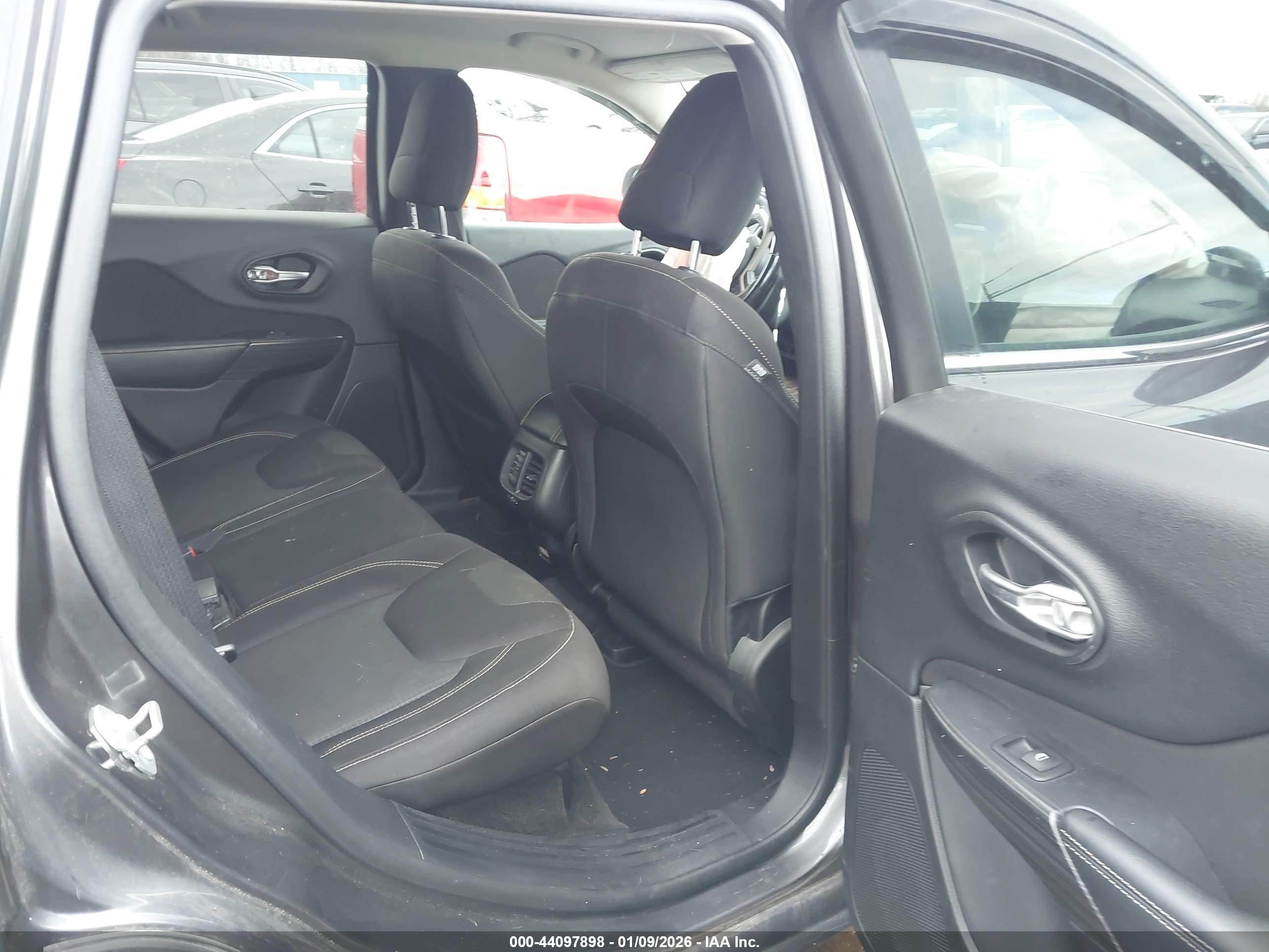 JEEP CHEROKEE image 8