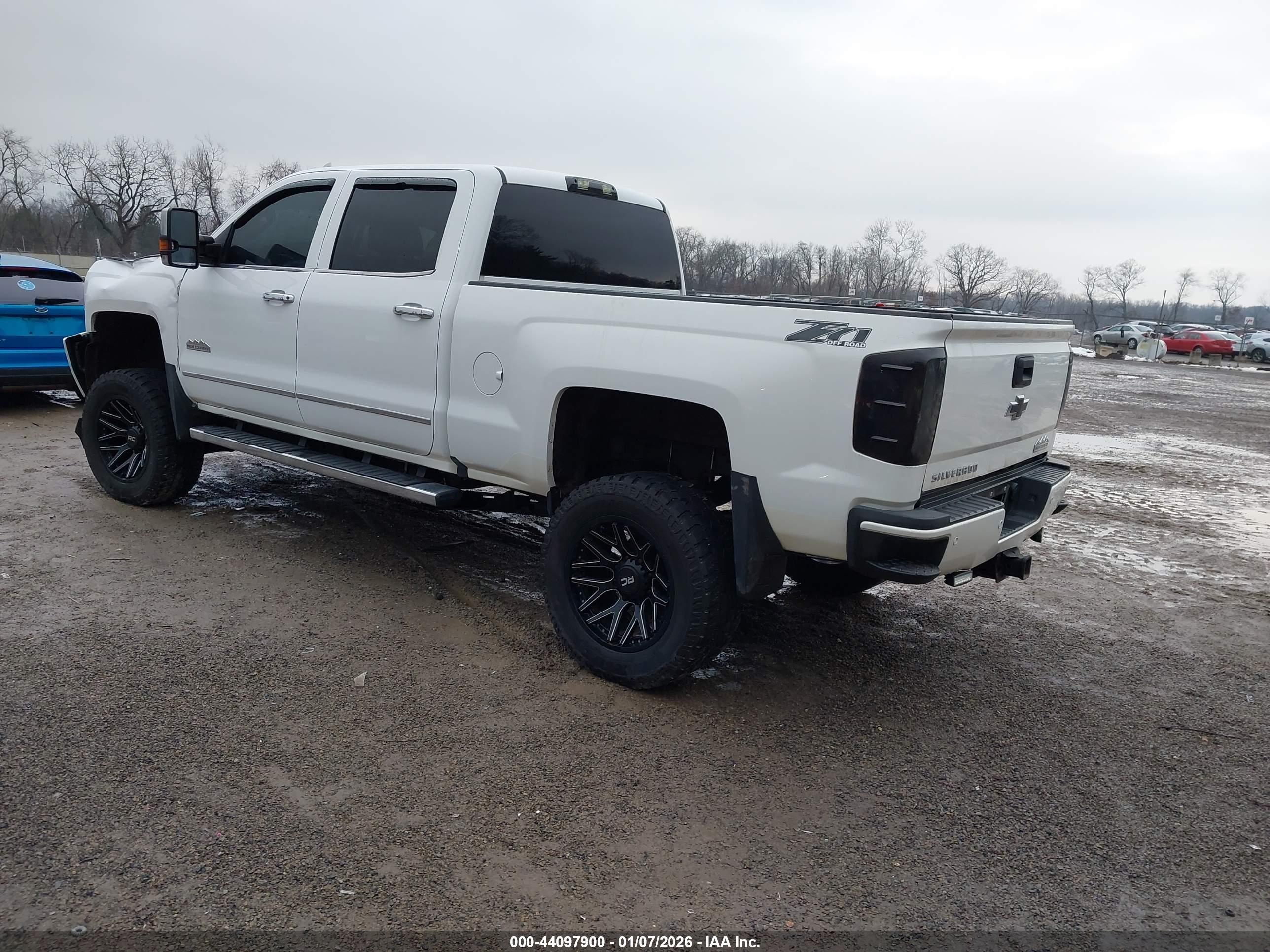 CHEVROLET SILVERADO image 3