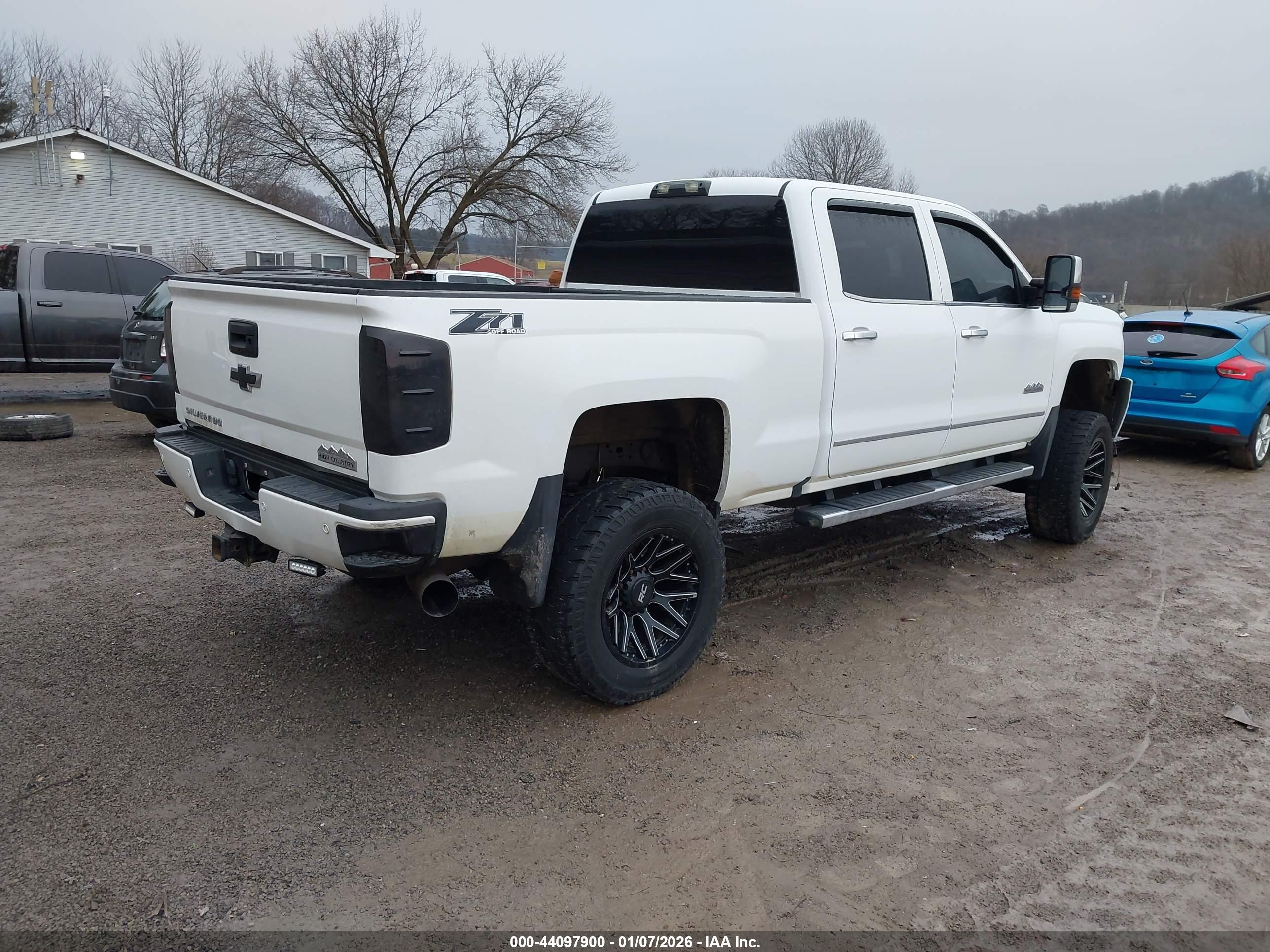 CHEVROLET SILVERADO image 4