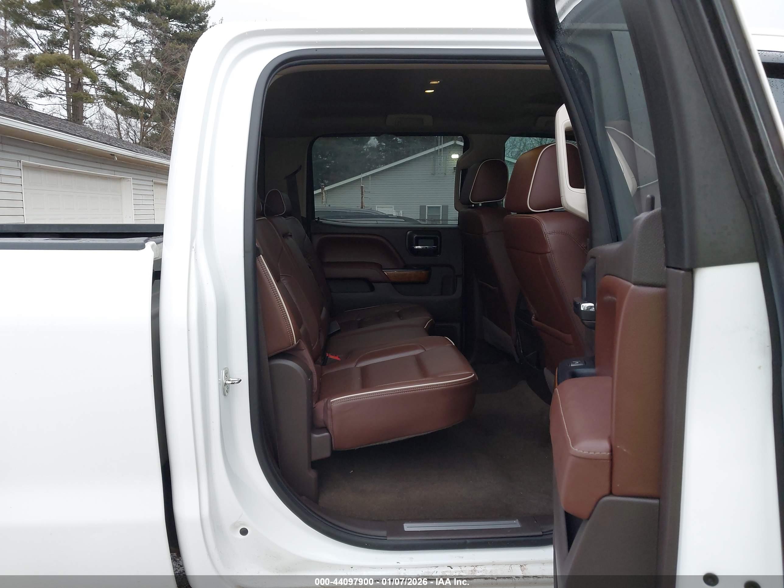 CHEVROLET SILVERADO image 8
