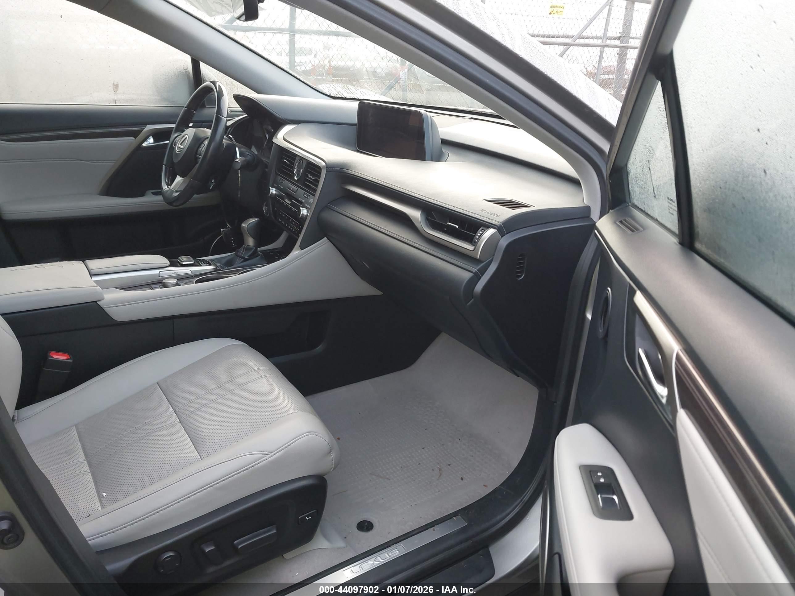 LEXUS RX image 5