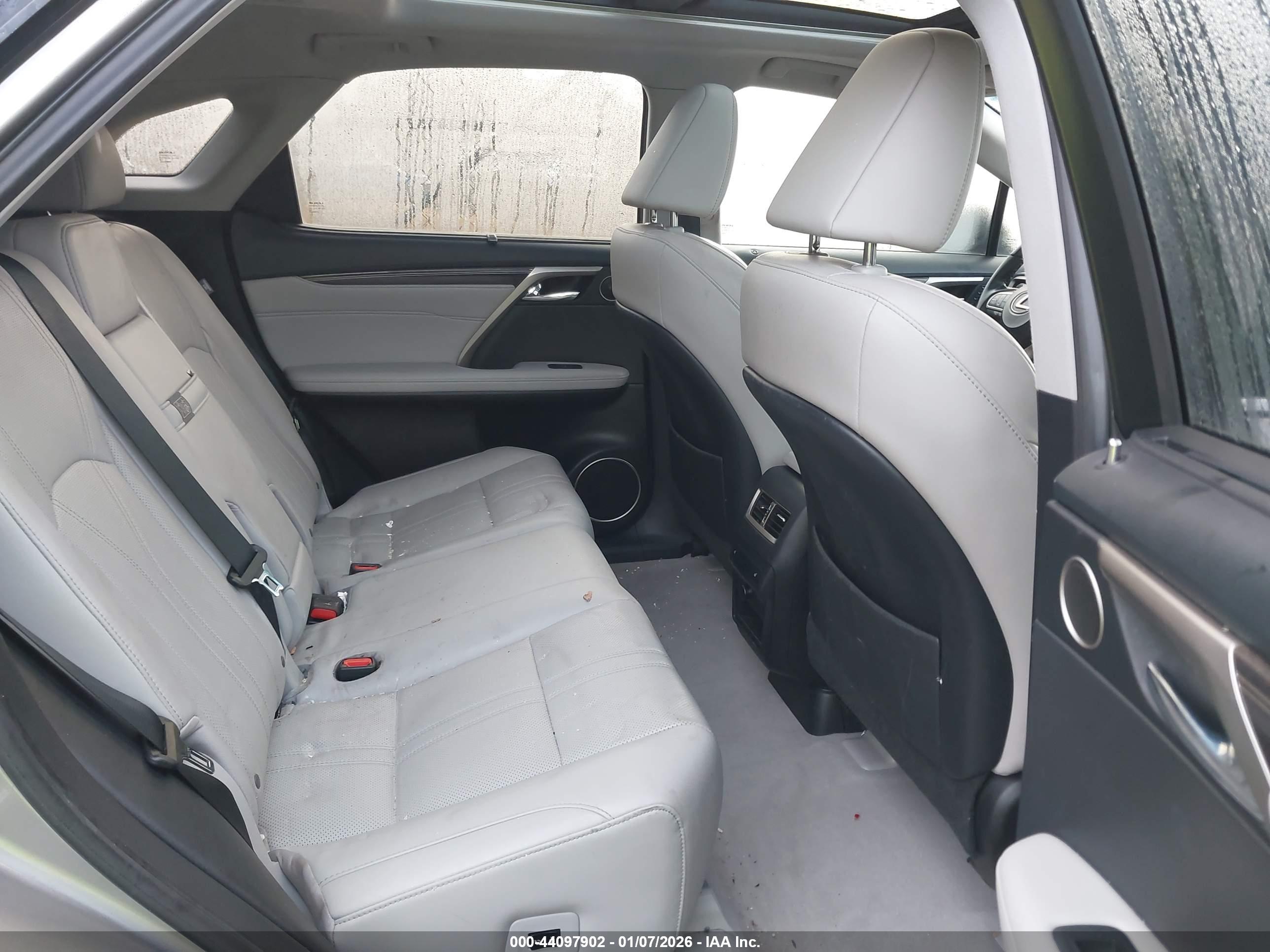 LEXUS RX image 8