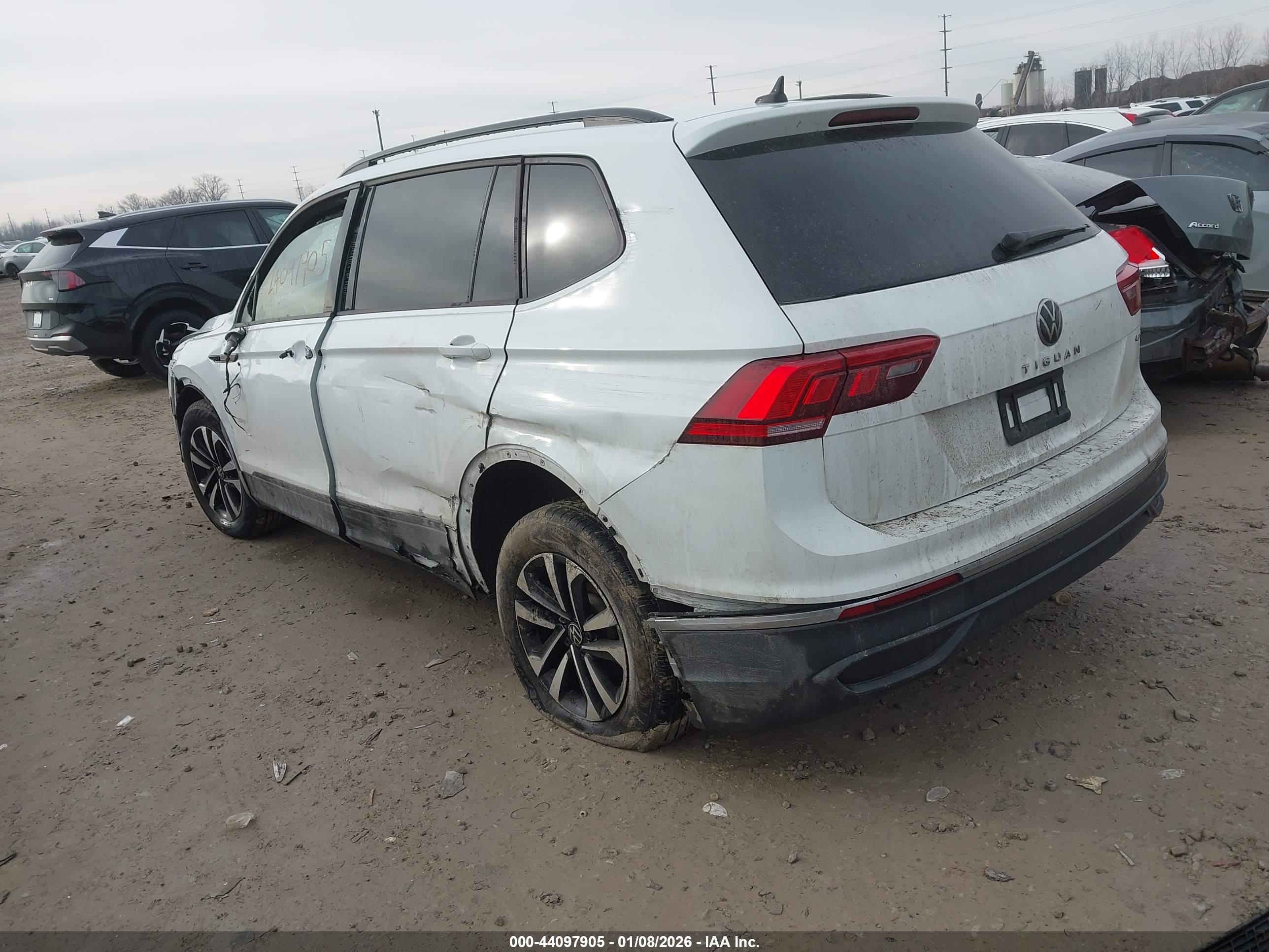 VOLKSWAGEN TIGUAN image 3
