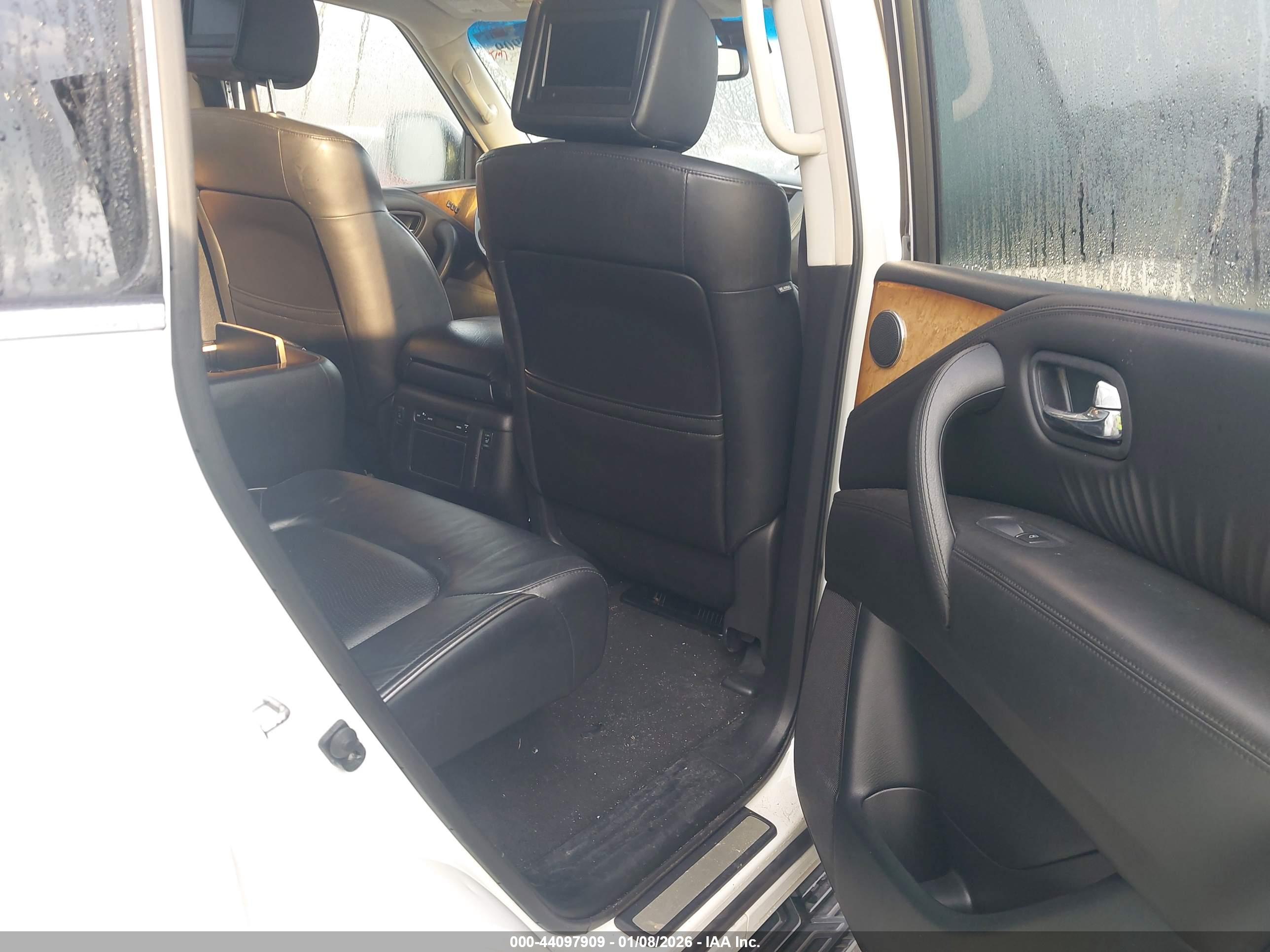 INFINITI QX80 image 8