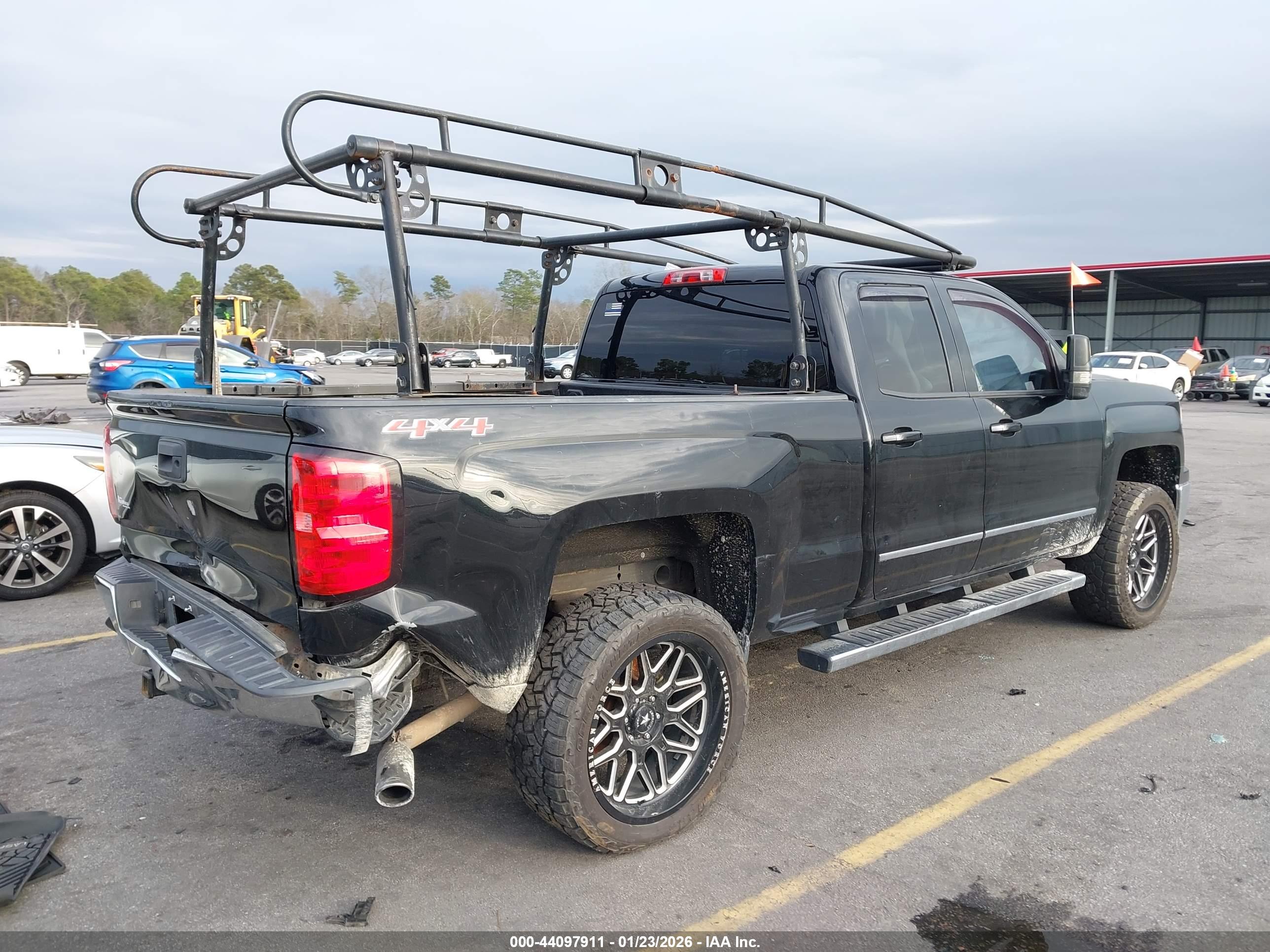 CHEVROLET SILVERADO image 4