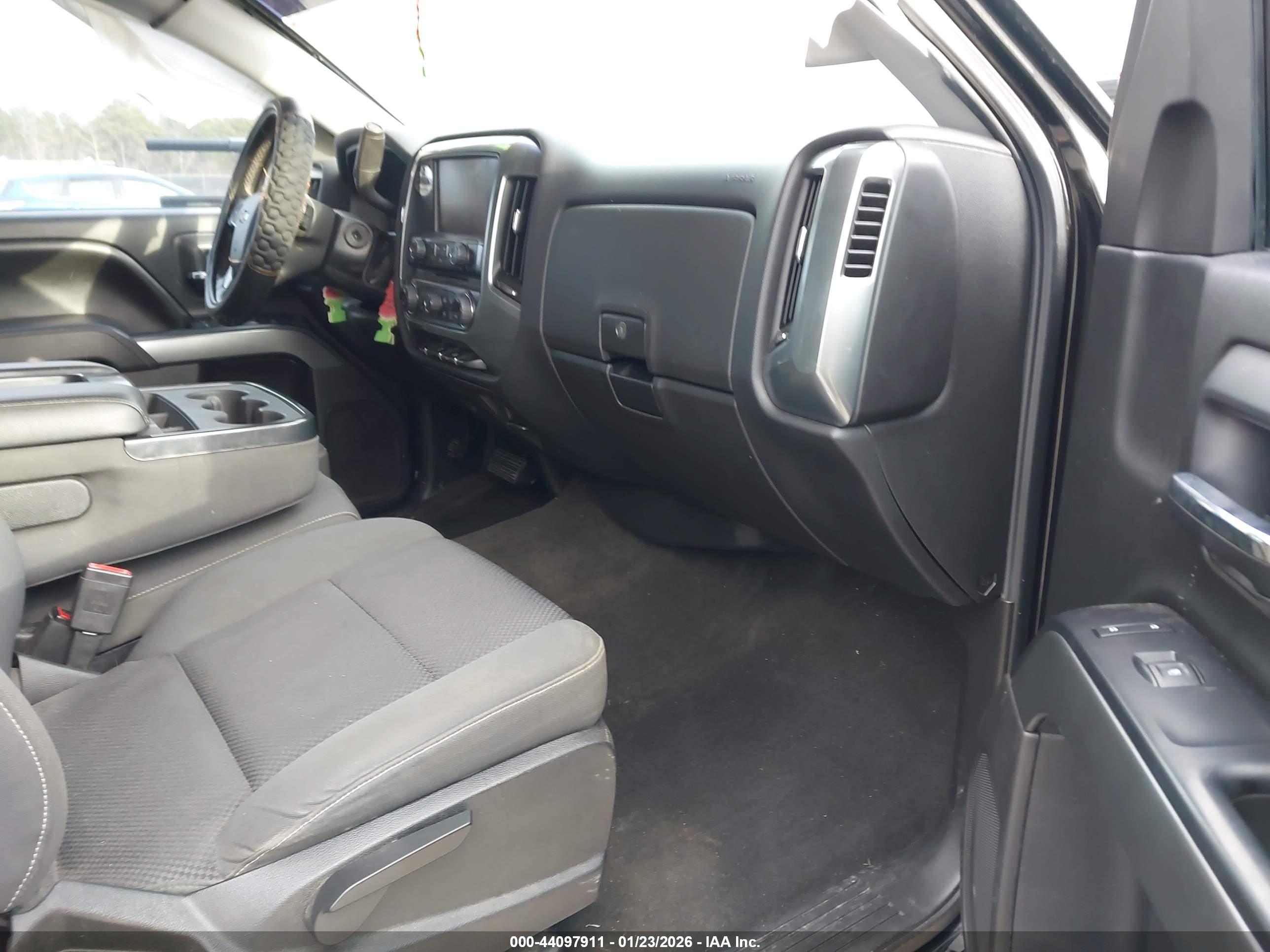 CHEVROLET SILVERADO image 5