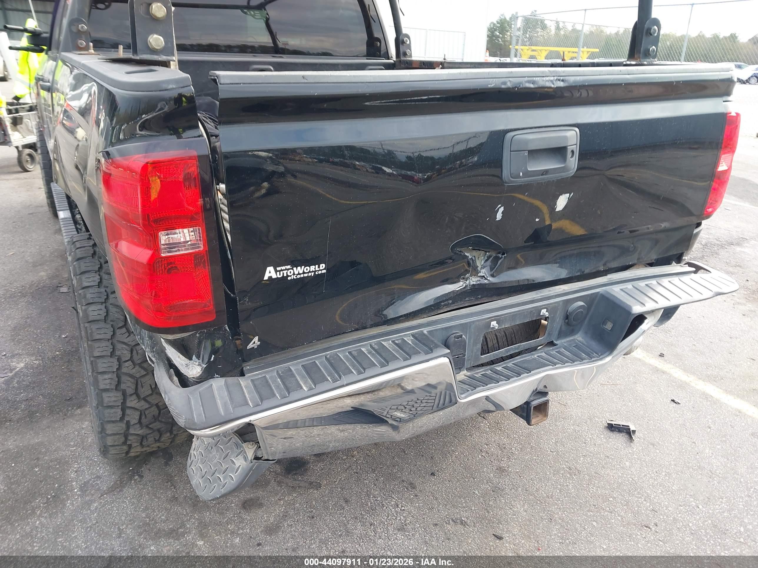 CHEVROLET SILVERADO image 6