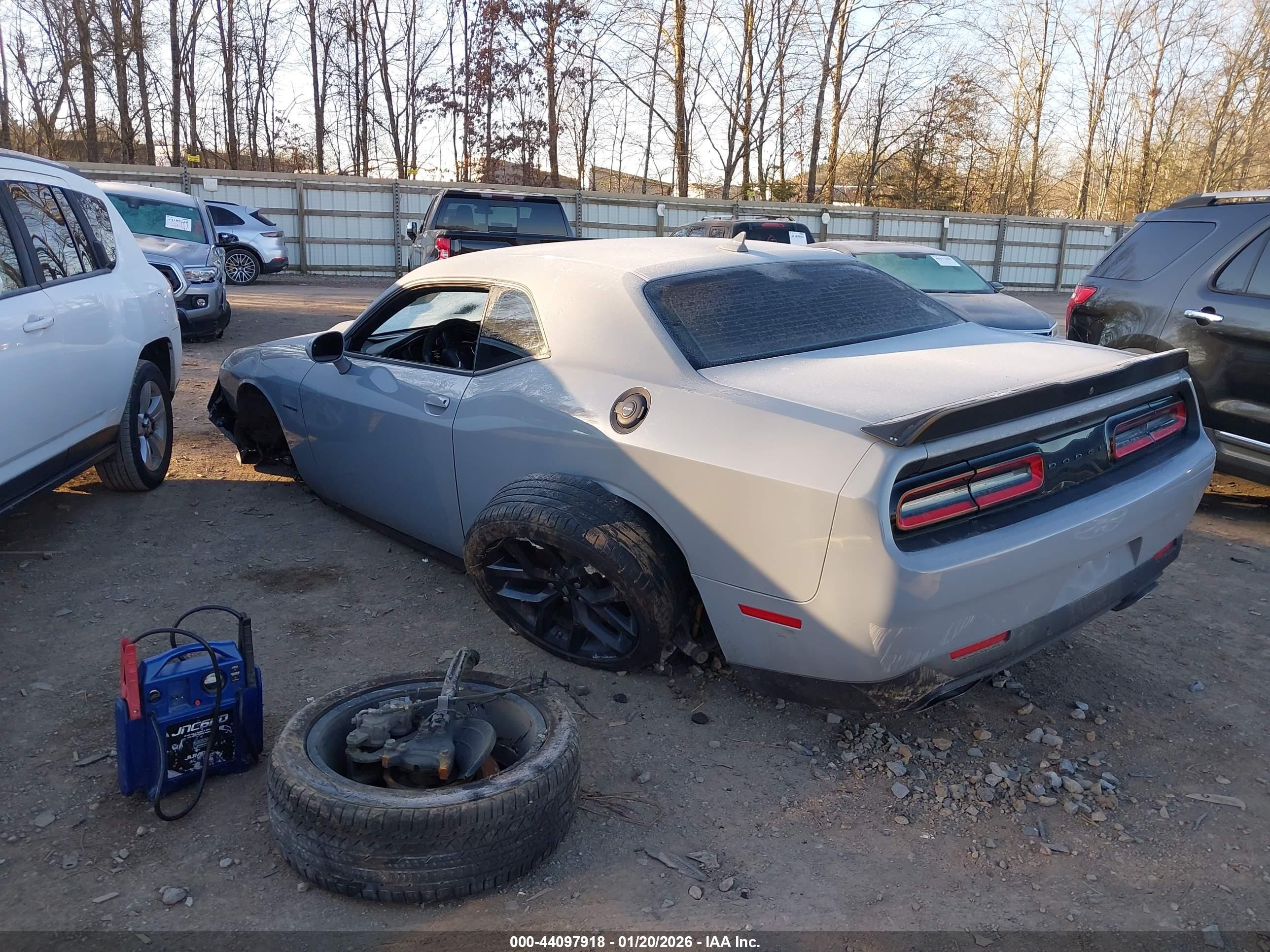 DODGE CHALLENGER image 3