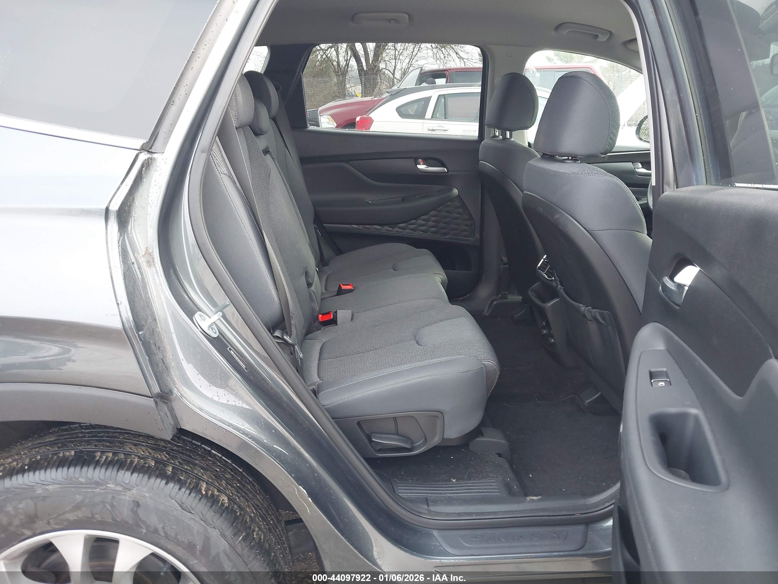 HYUNDAI SANTA image 8