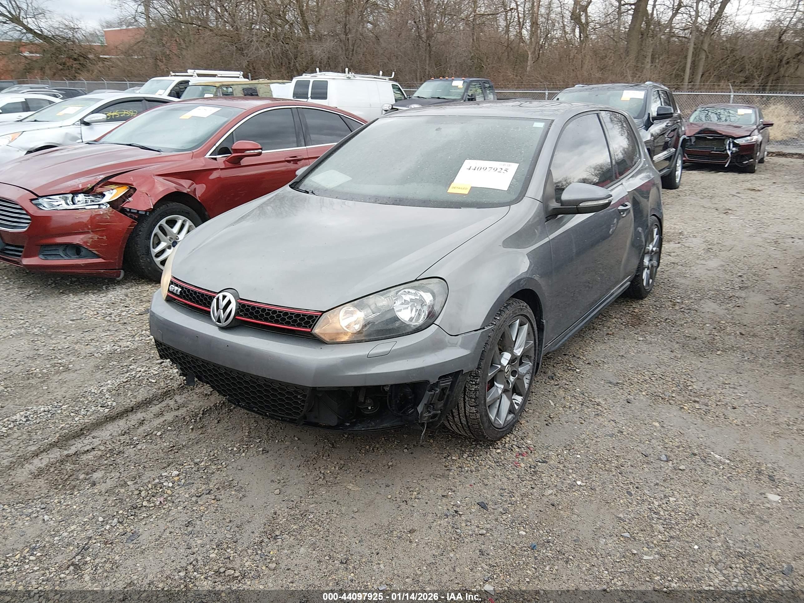 VOLKSWAGEN GTI image 2