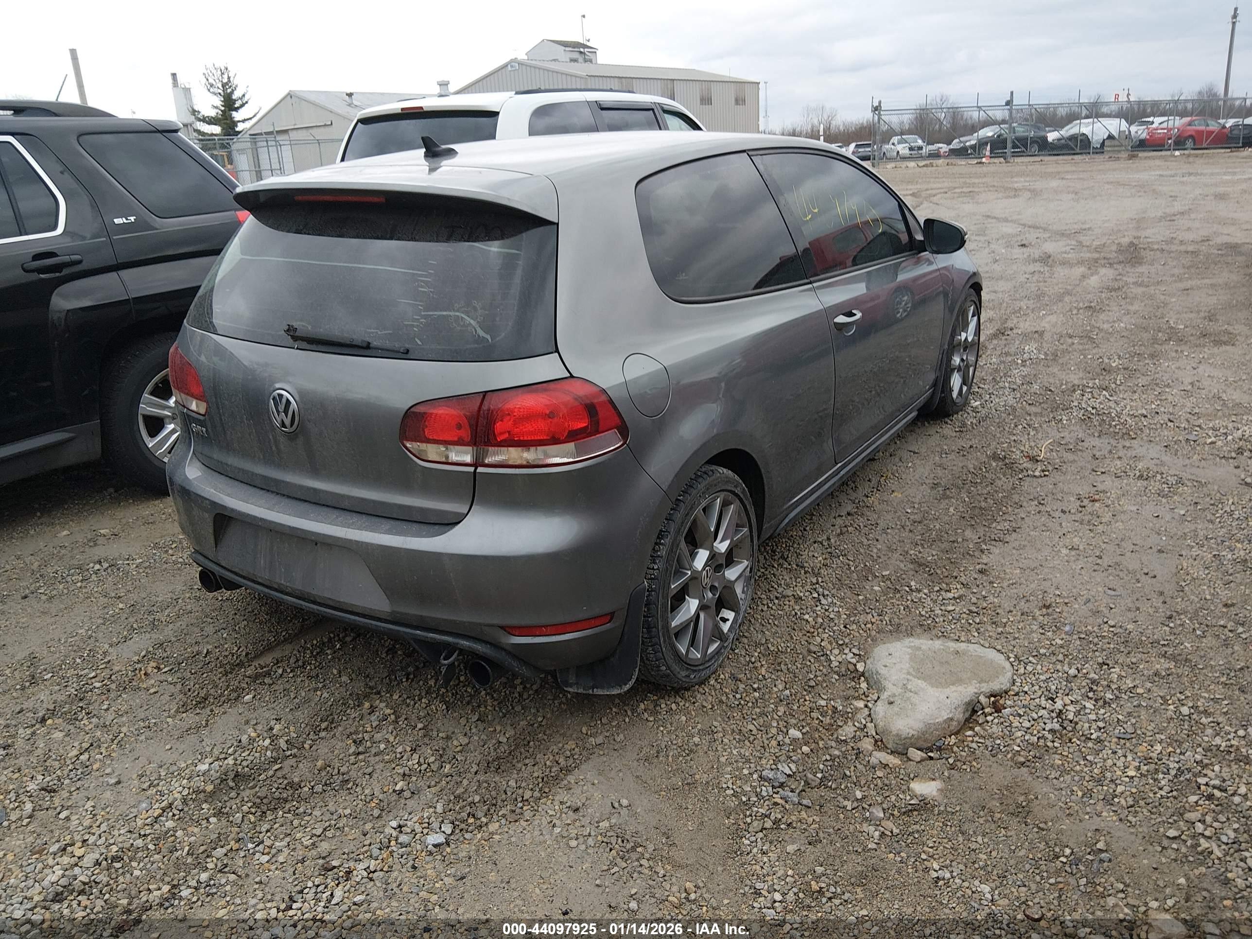 VOLKSWAGEN GTI image 4