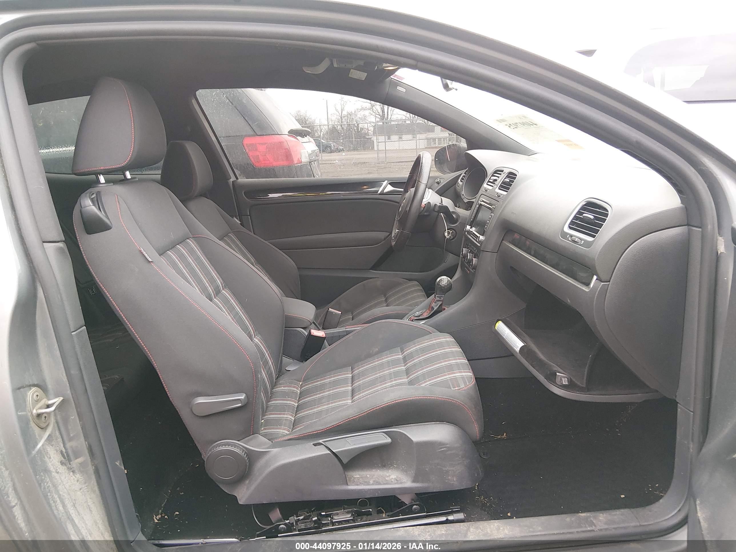 VOLKSWAGEN GTI image 5