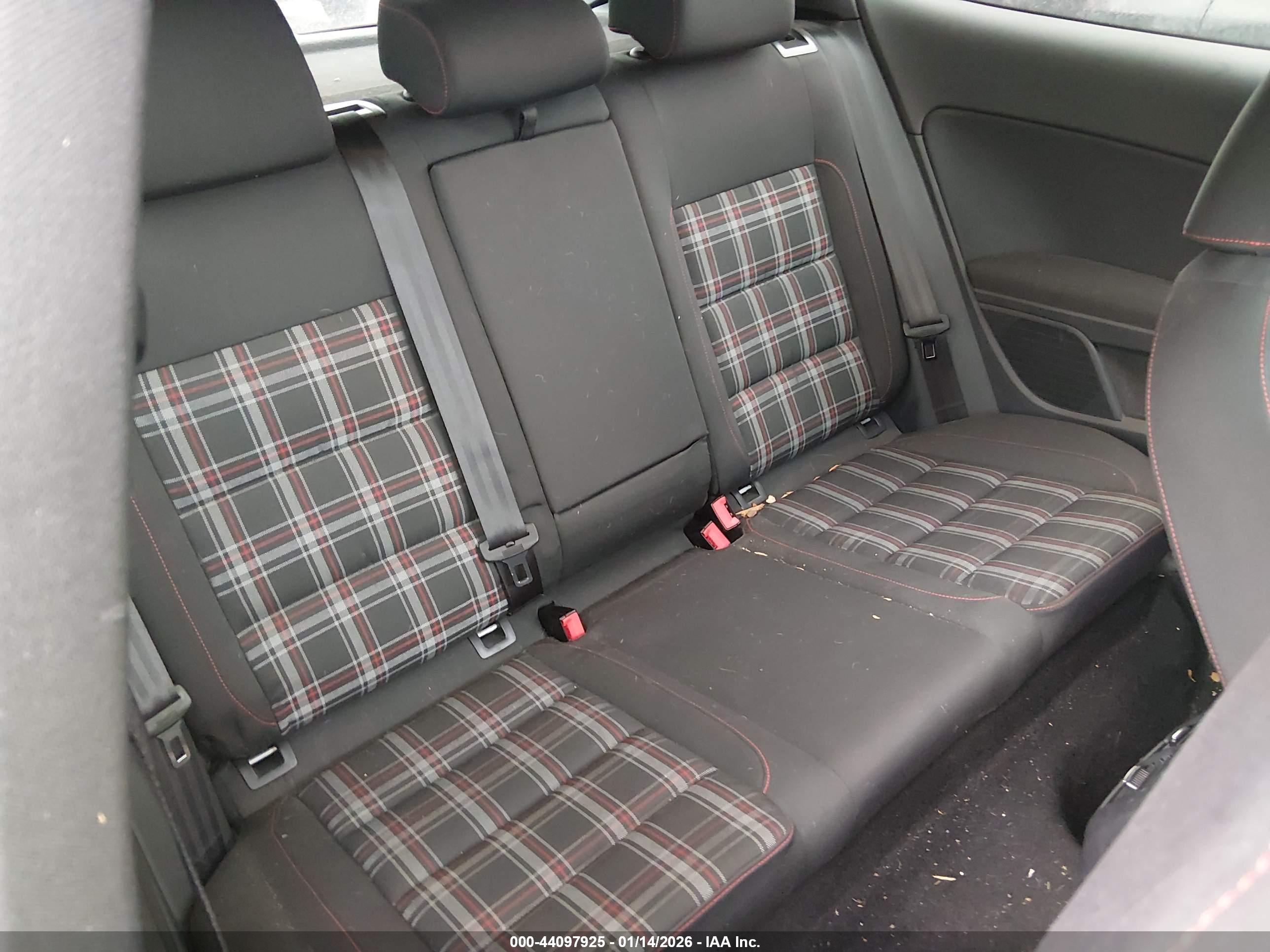 VOLKSWAGEN GTI image 8