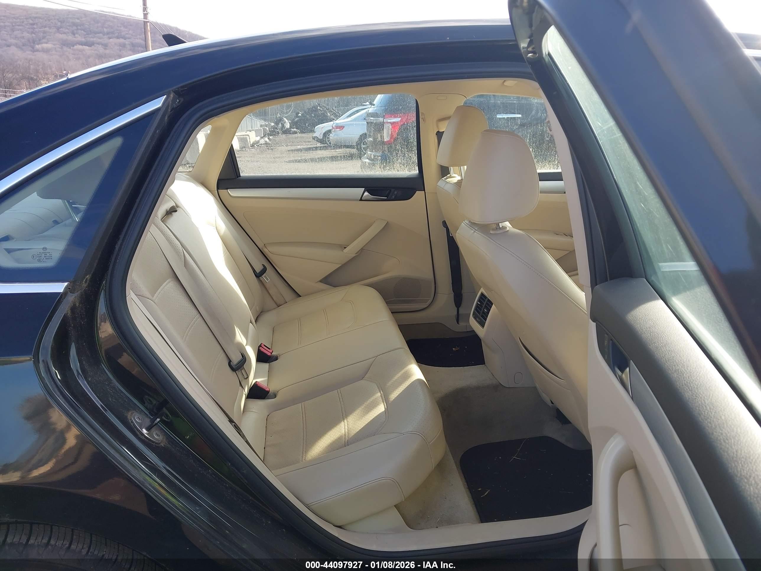 VOLKSWAGEN PASSAT image 8