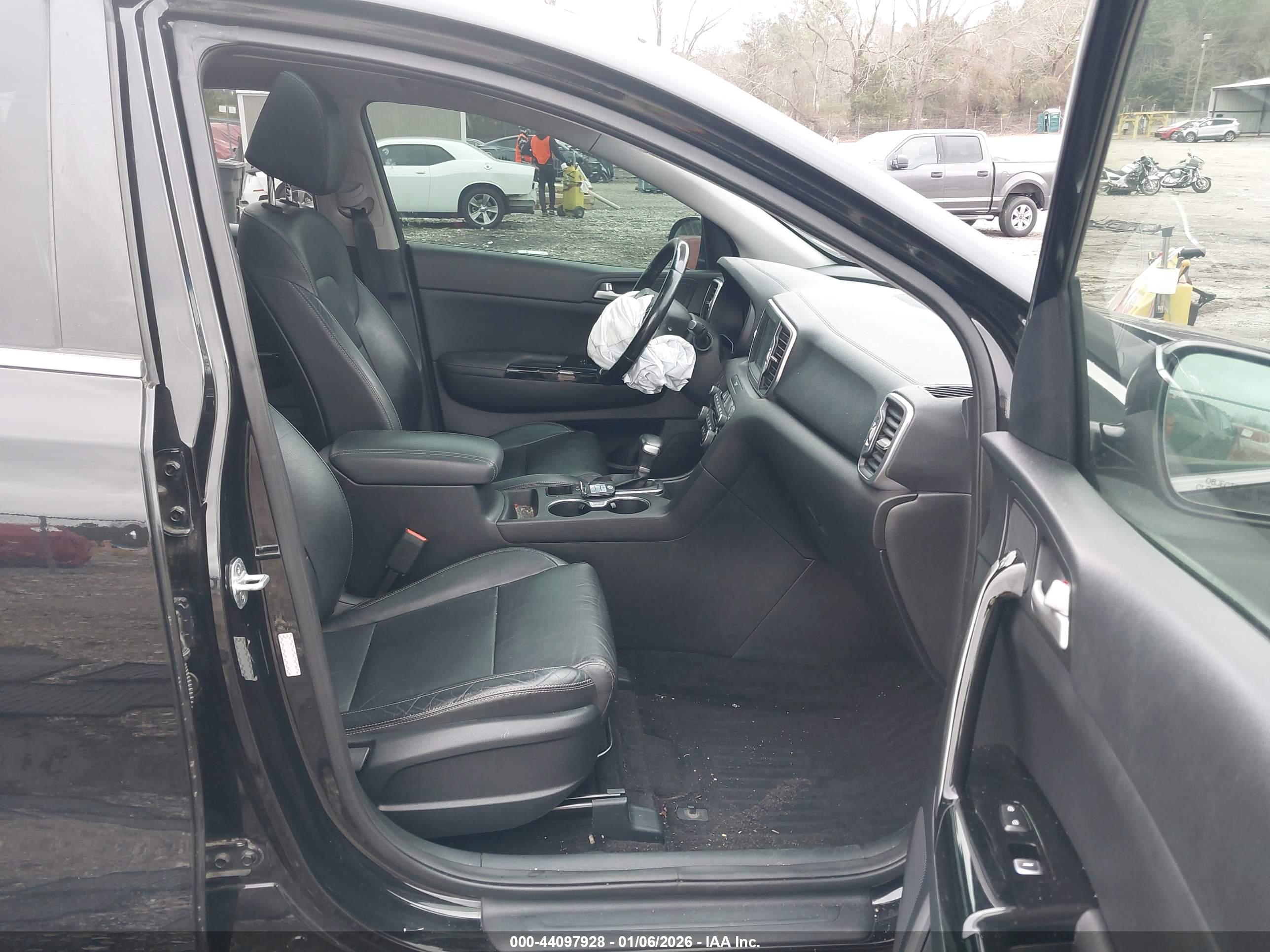 KIA SPORTAGE image 5