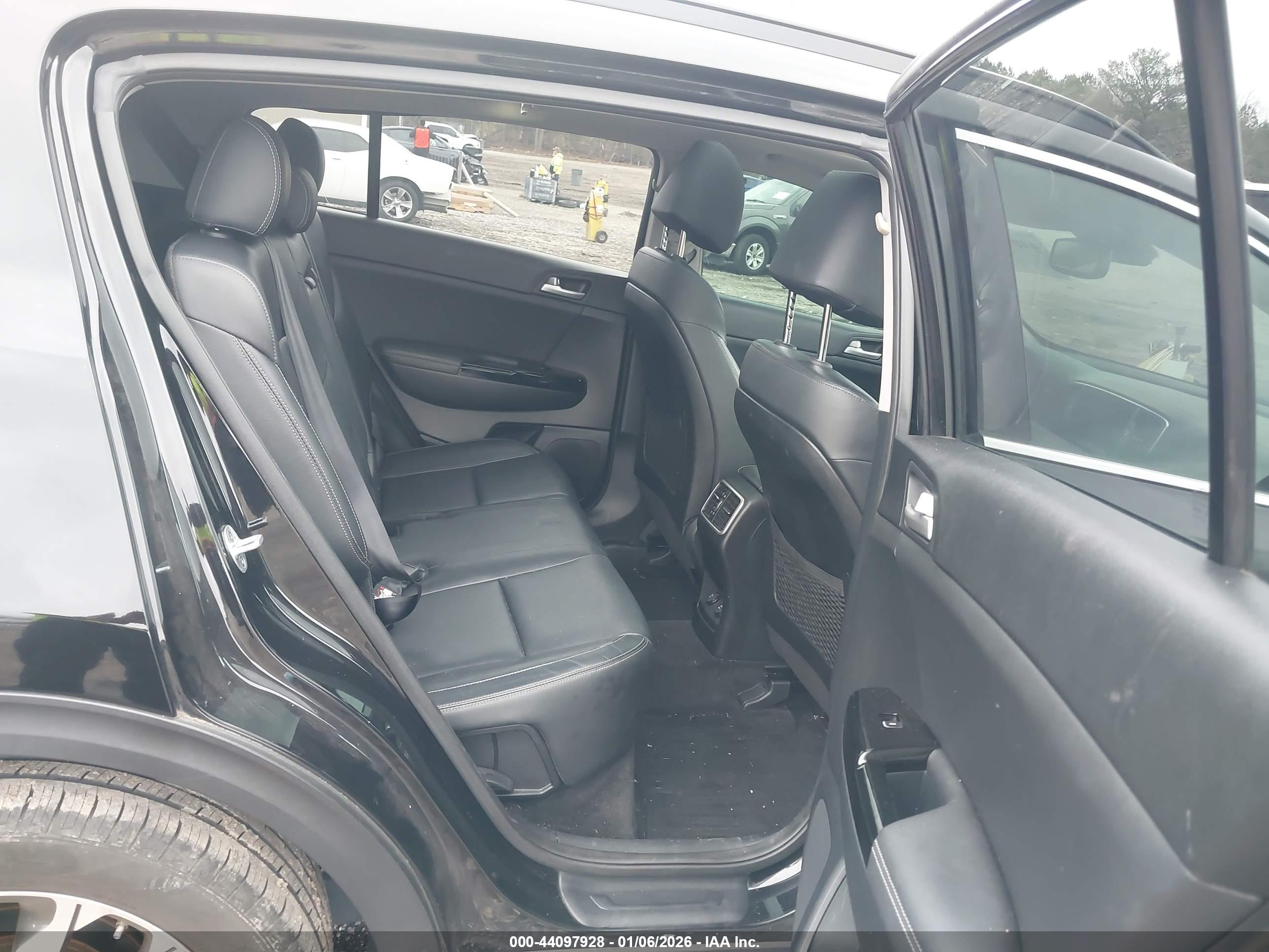 KIA SPORTAGE image 8