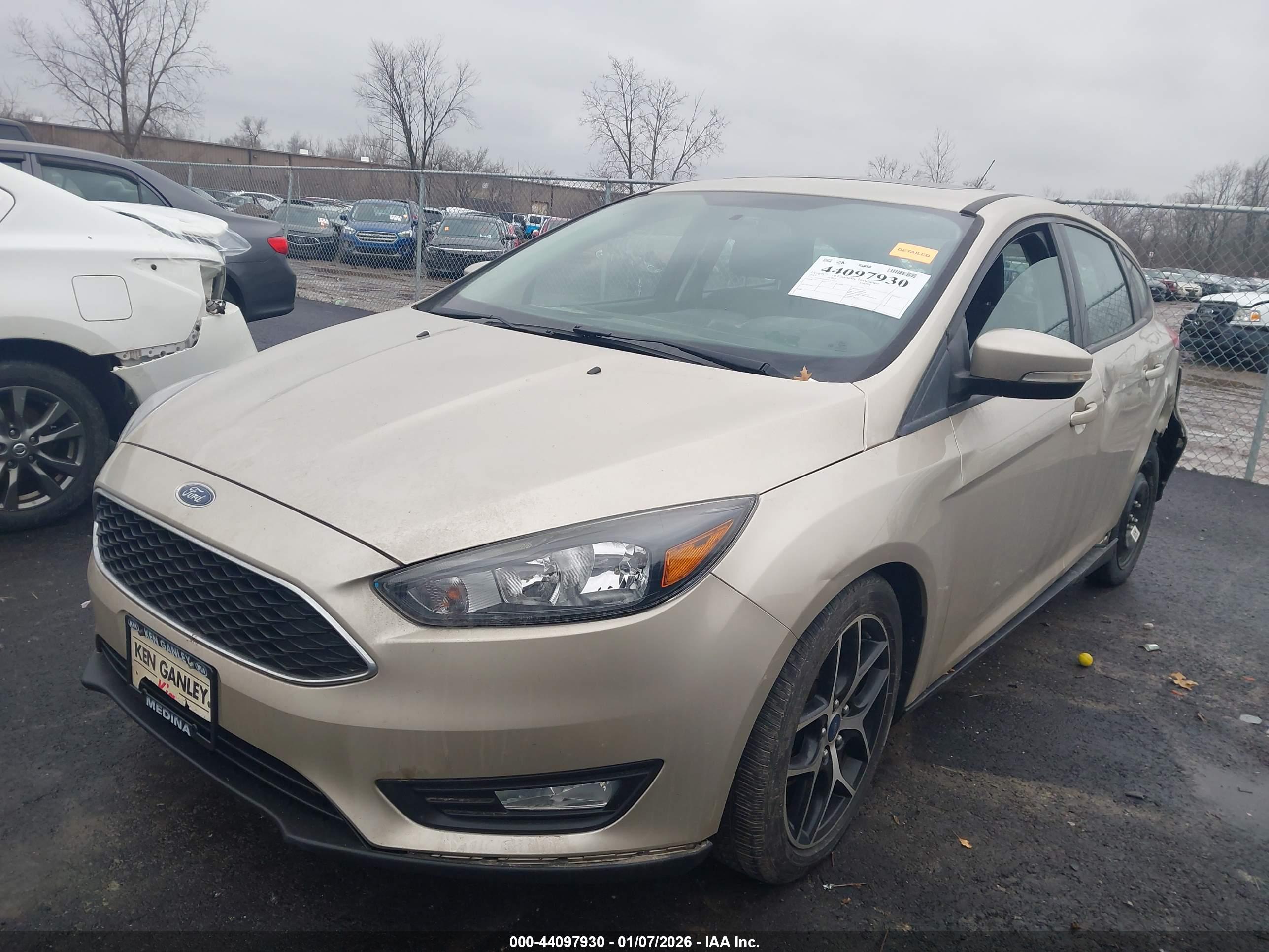 FORD FOCUS image 2