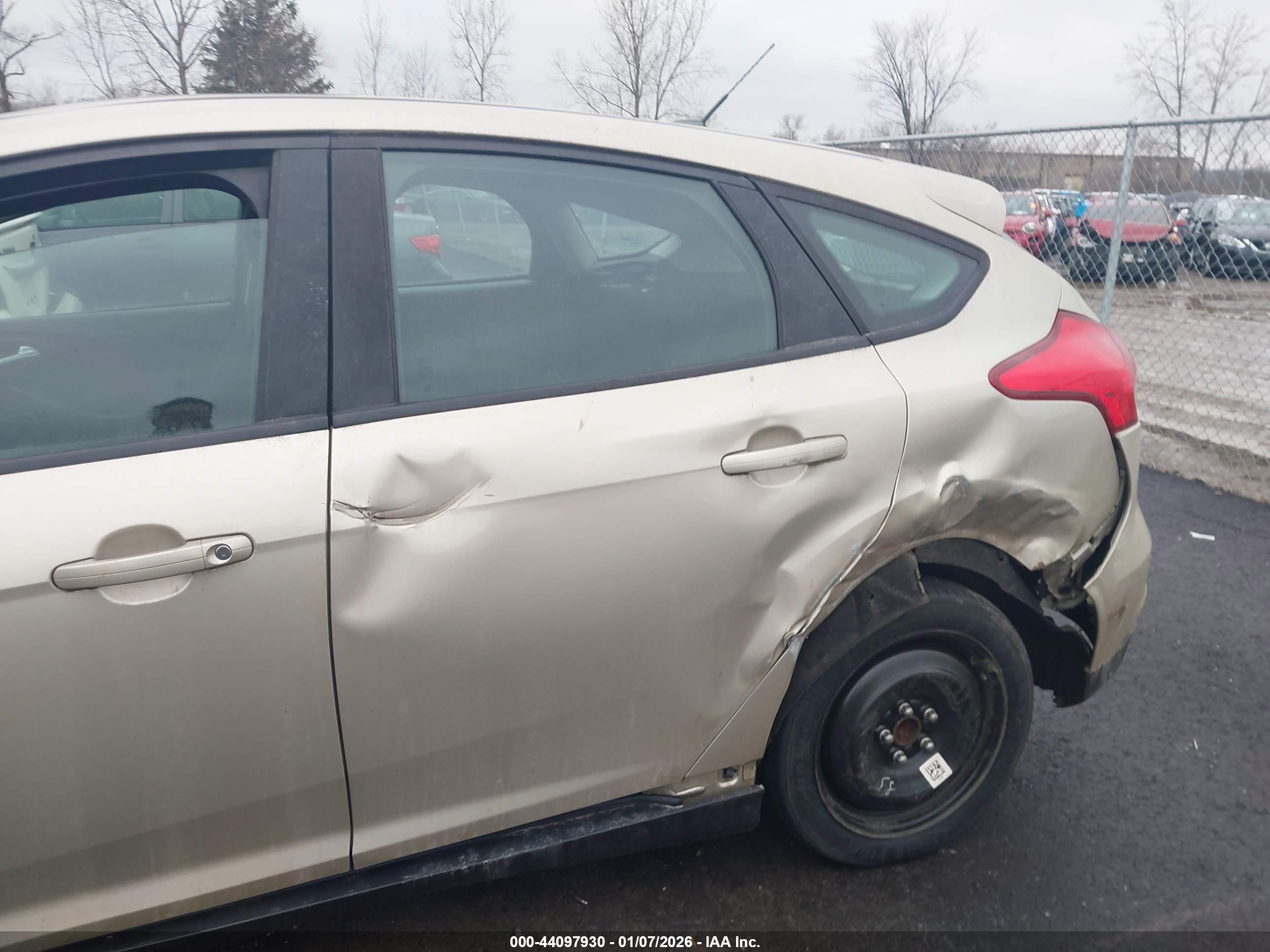 FORD FOCUS image 6