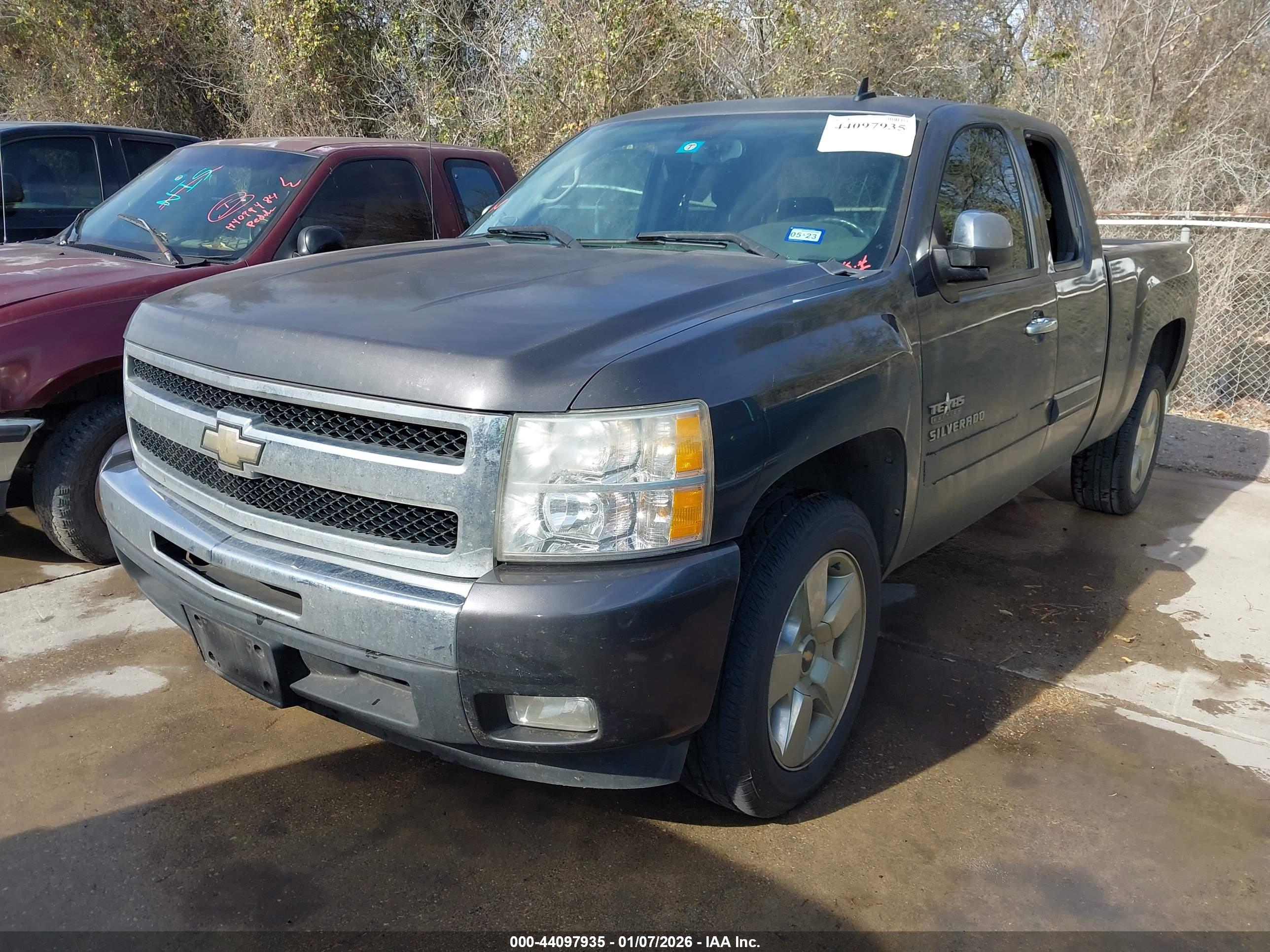 CHEVROLET SILVERADO image 2