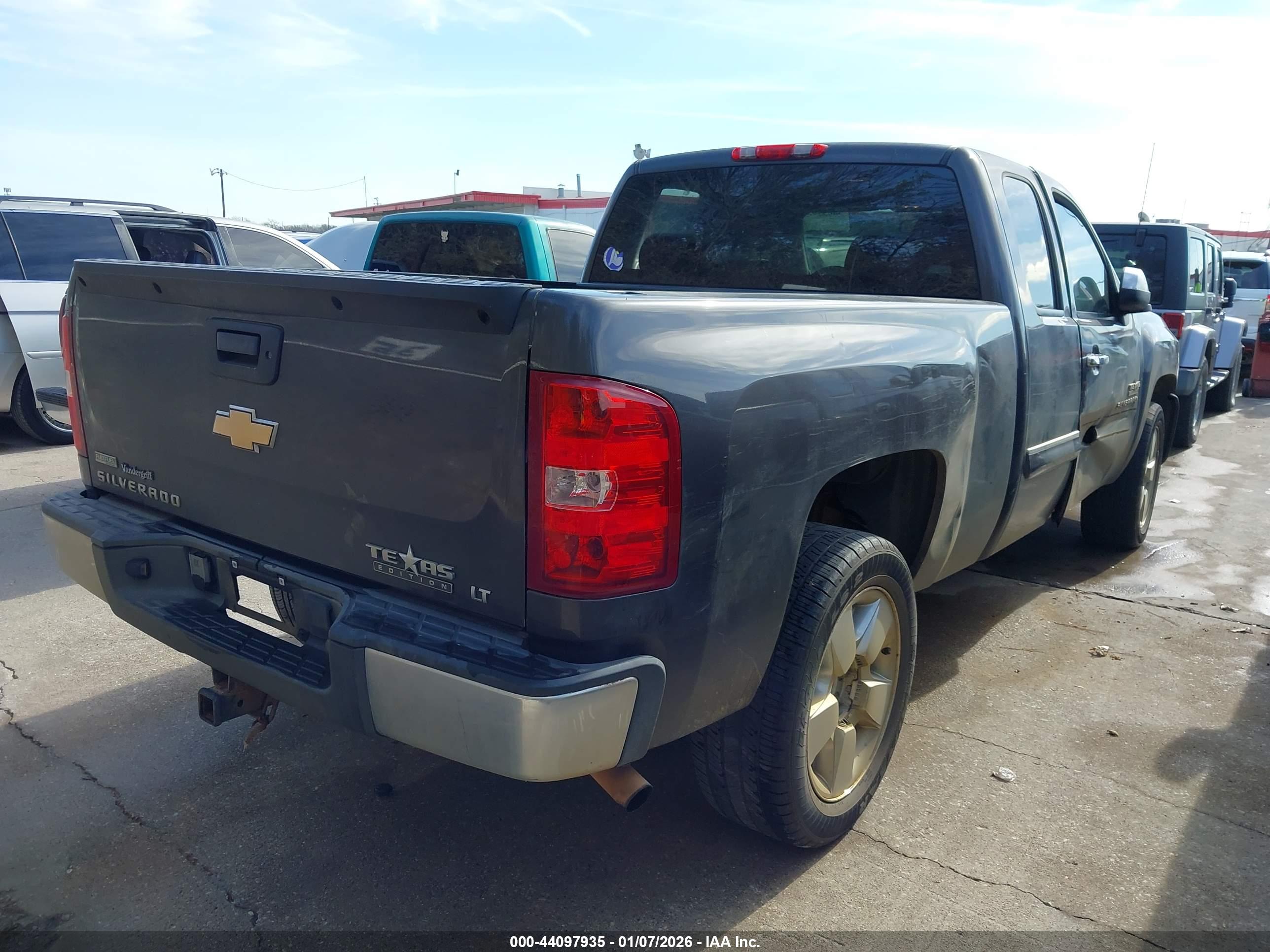CHEVROLET SILVERADO image 4