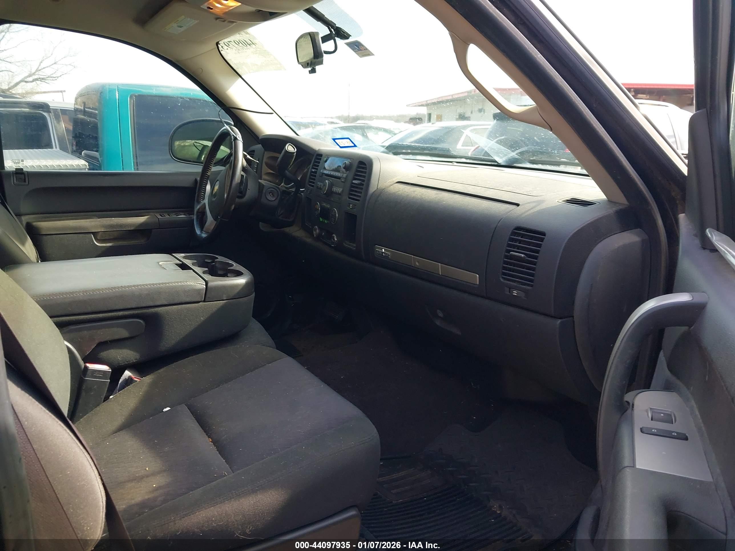 CHEVROLET SILVERADO image 5