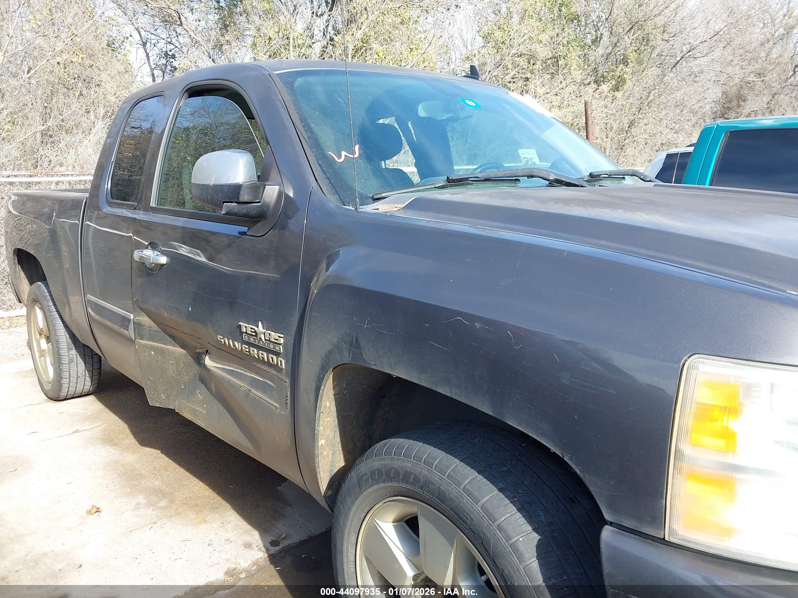 CHEVROLET SILVERADO image 6