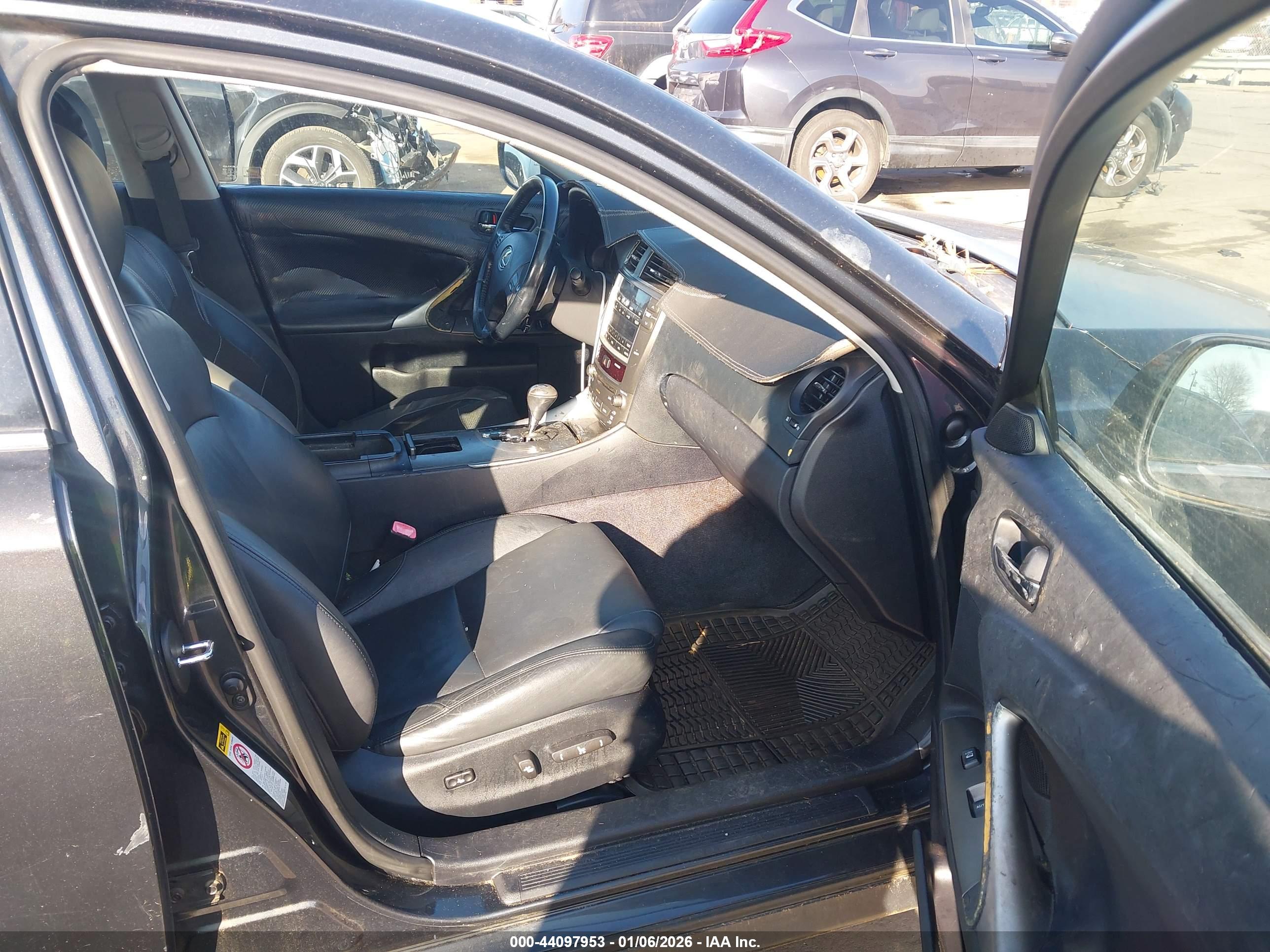 LEXUS IS image 5