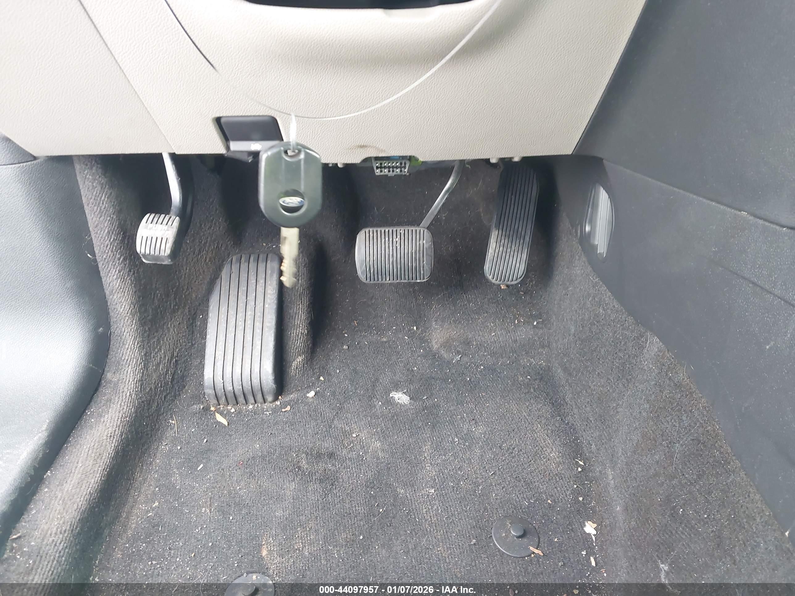 FORD EXPLORER image 11