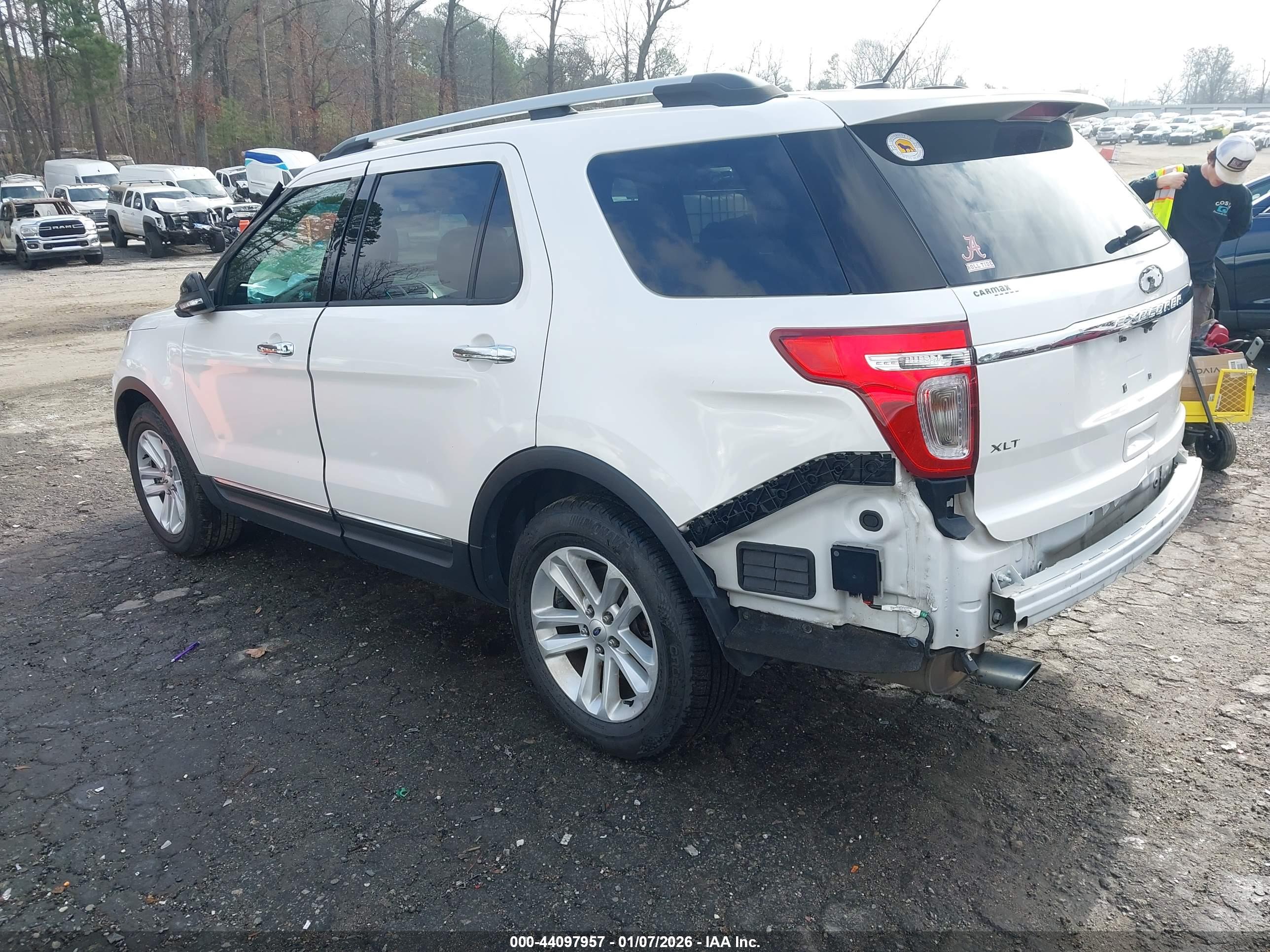 FORD EXPLORER image 3