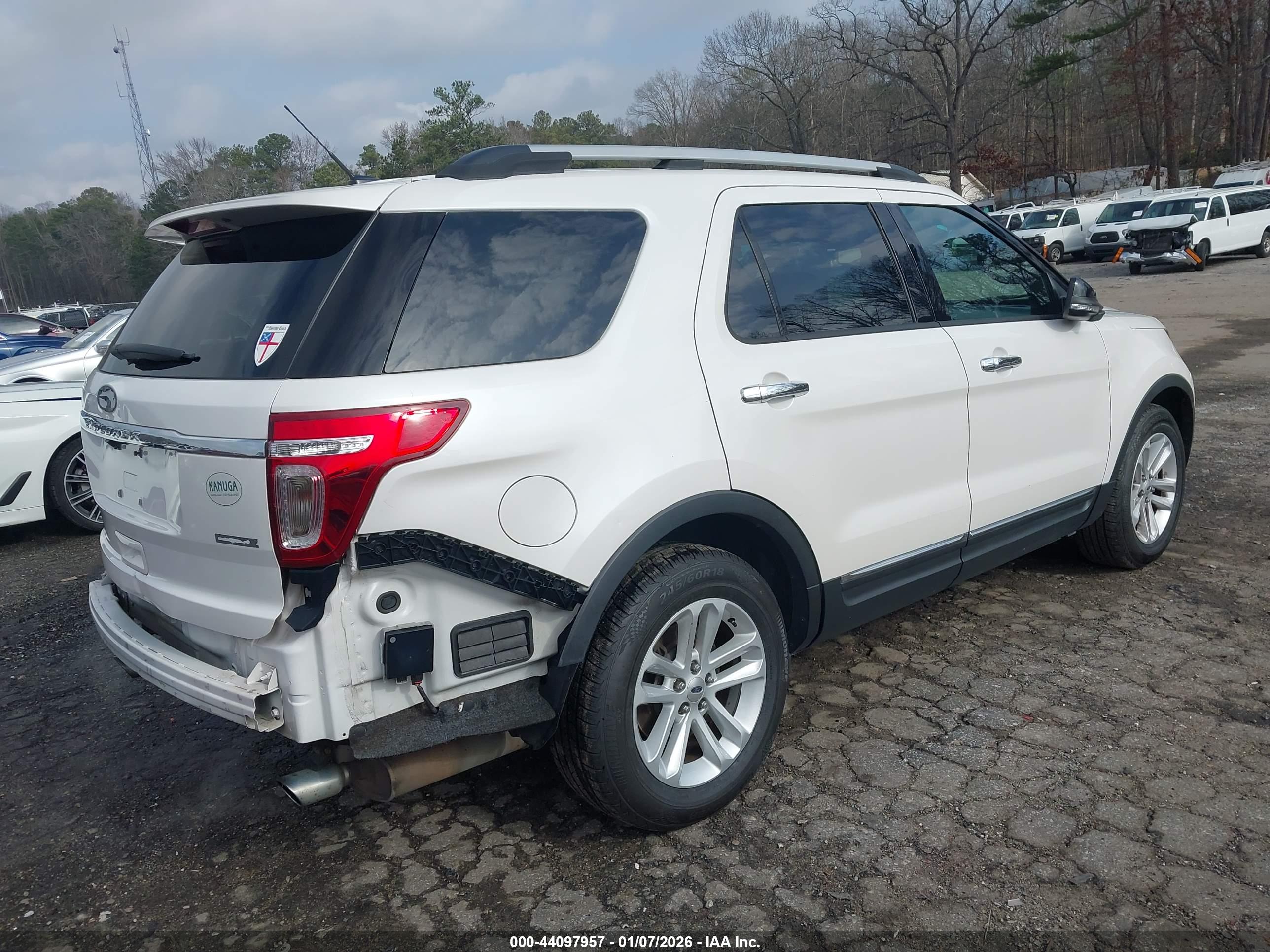 FORD EXPLORER image 4