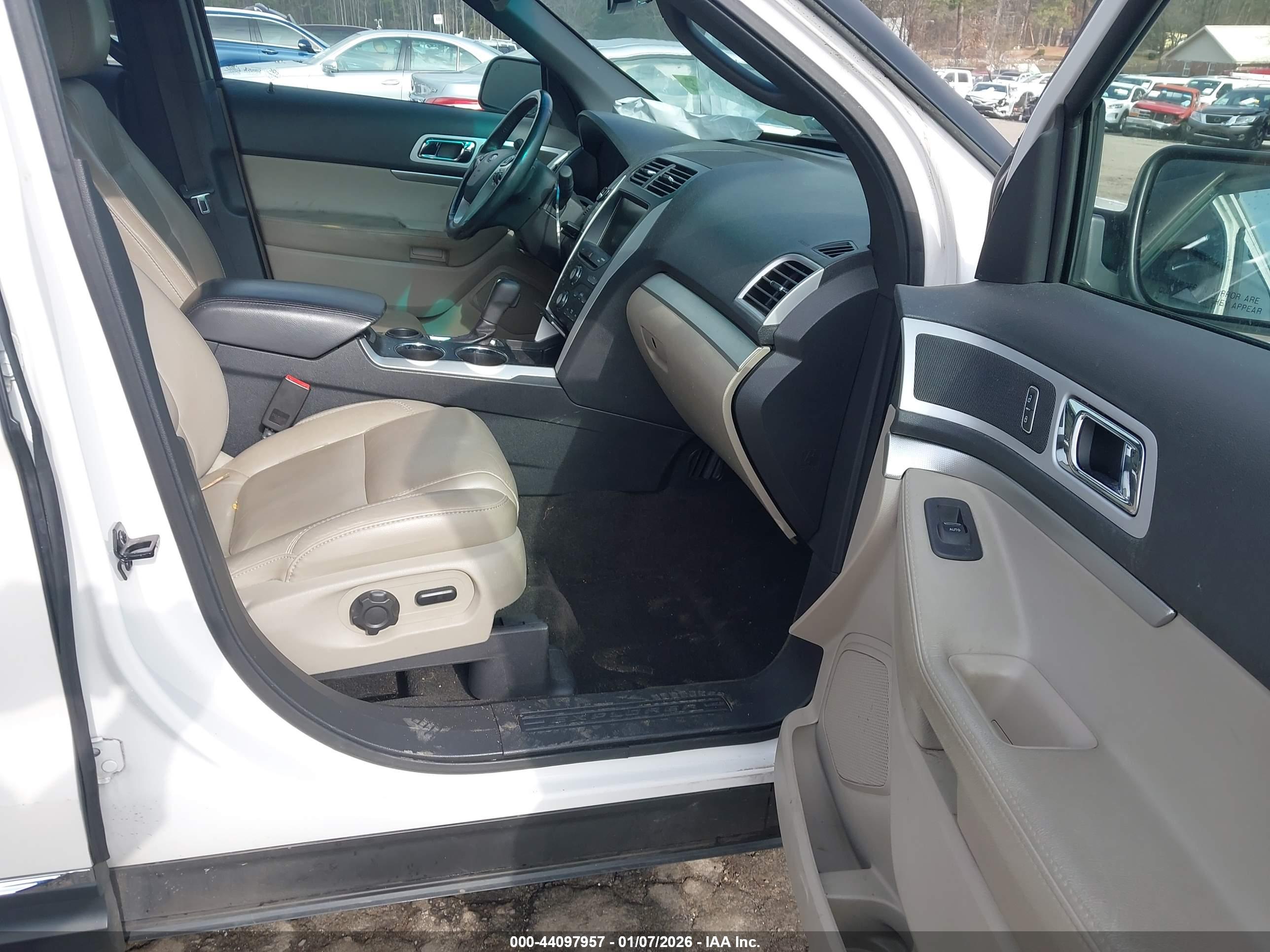 FORD EXPLORER image 5