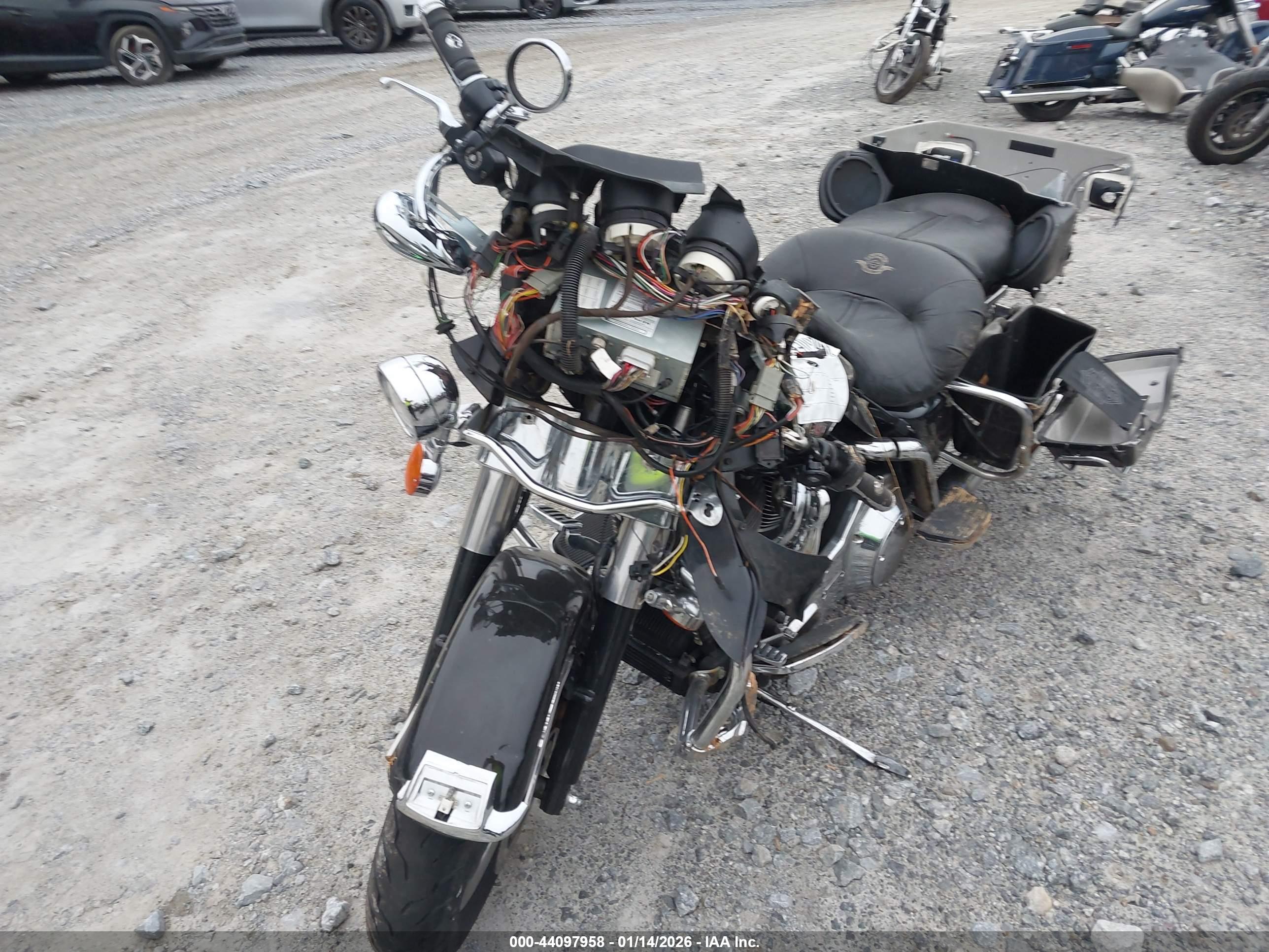 HARLEY-DAVIDSON FLHTCUI image 2