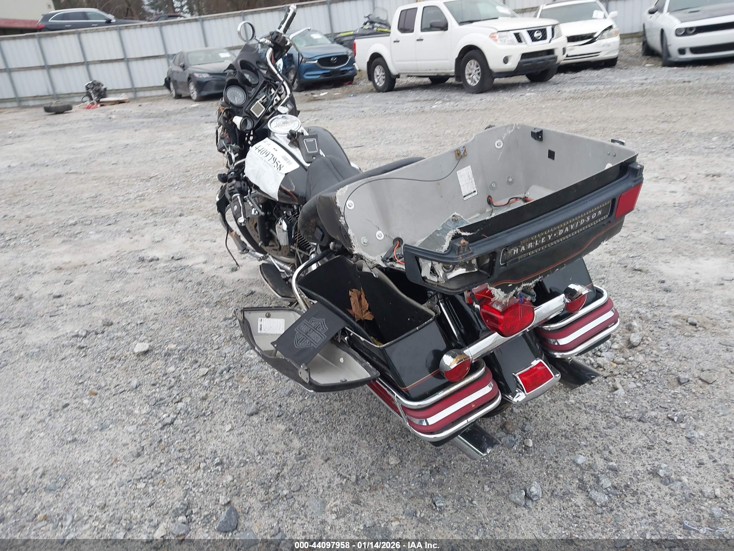 HARLEY-DAVIDSON FLHTCUI image 3