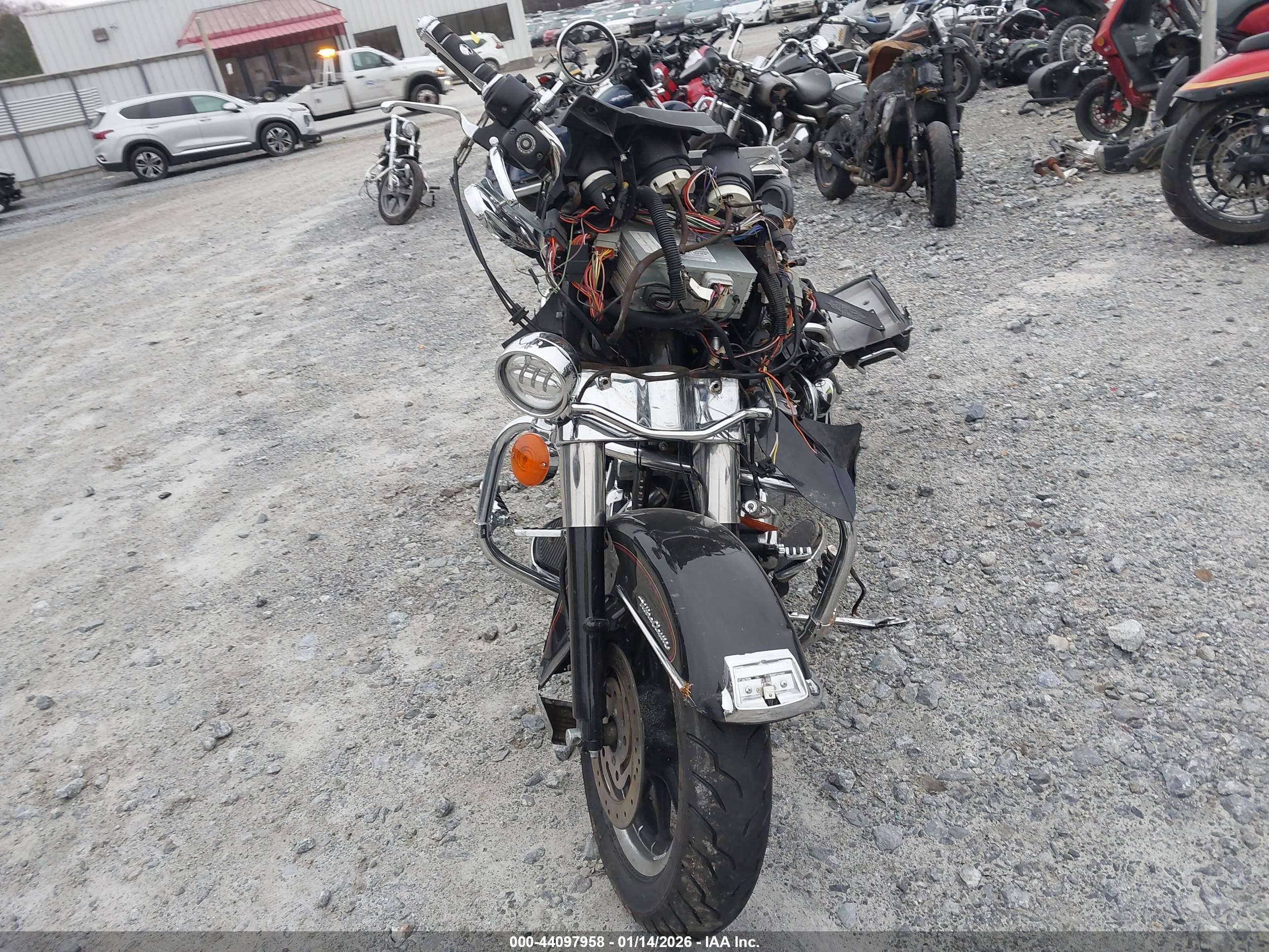 HARLEY-DAVIDSON FLHTCUI image 5