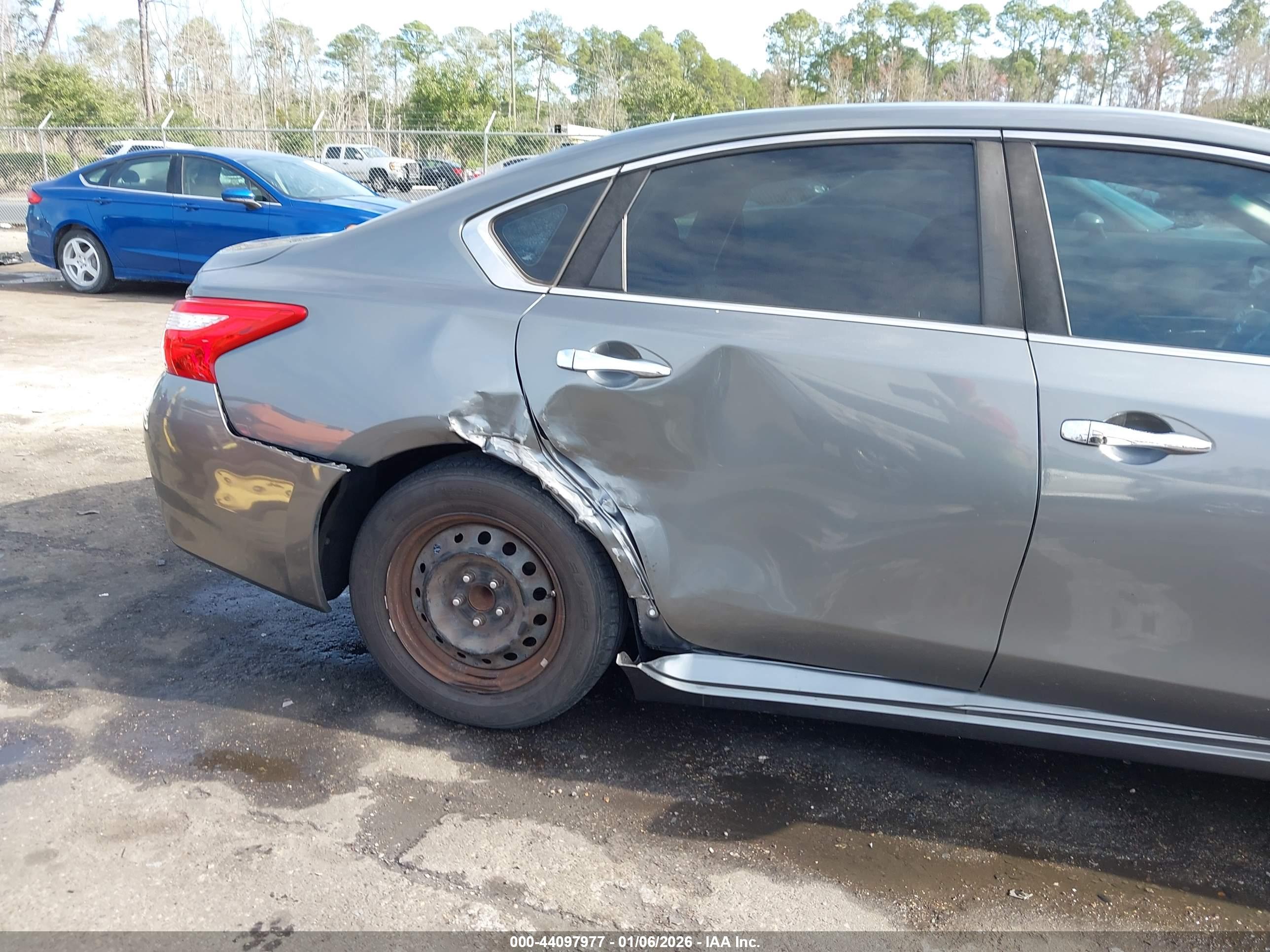 NISSAN ALTIMA image 6