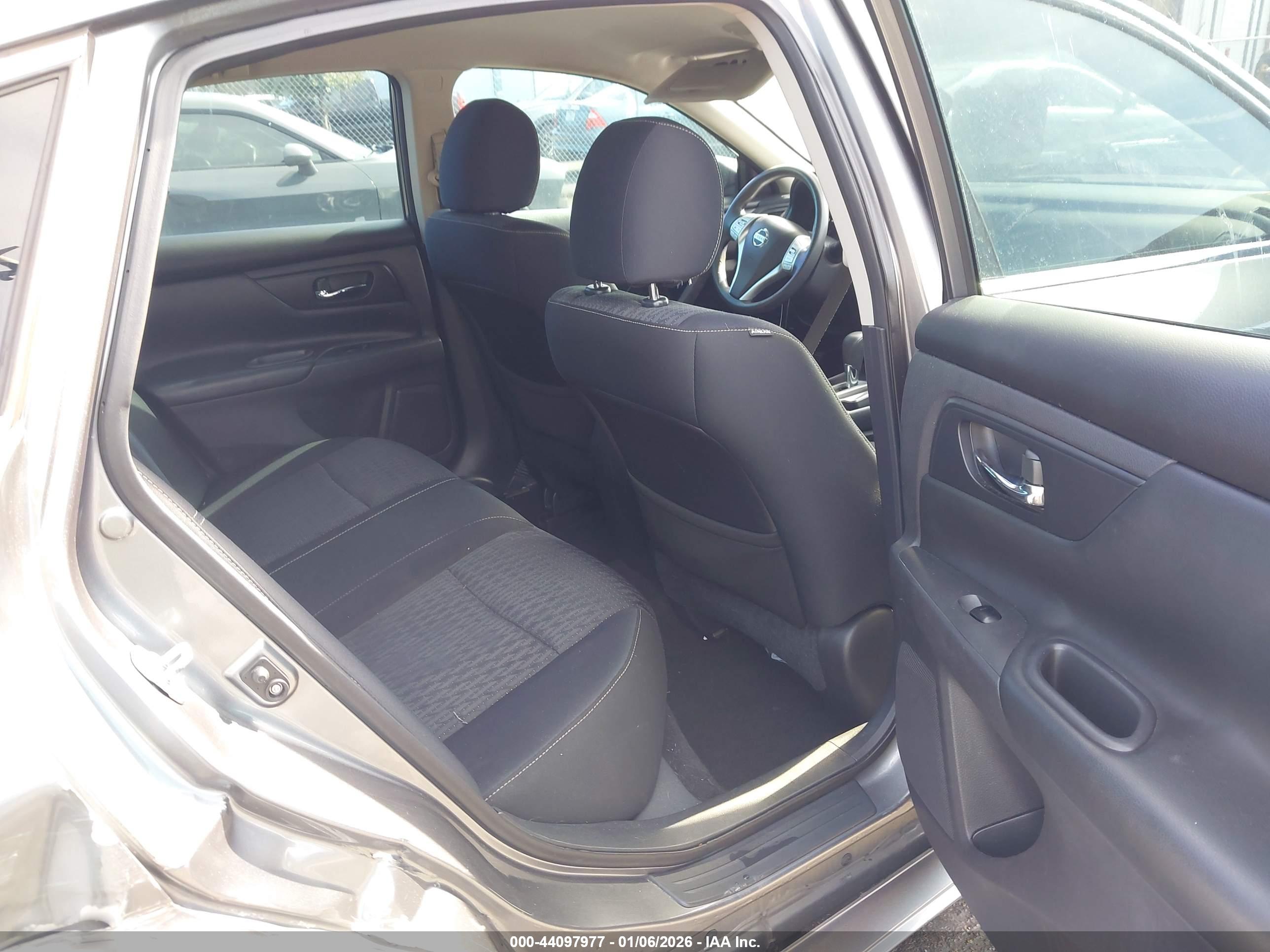 NISSAN ALTIMA image 8