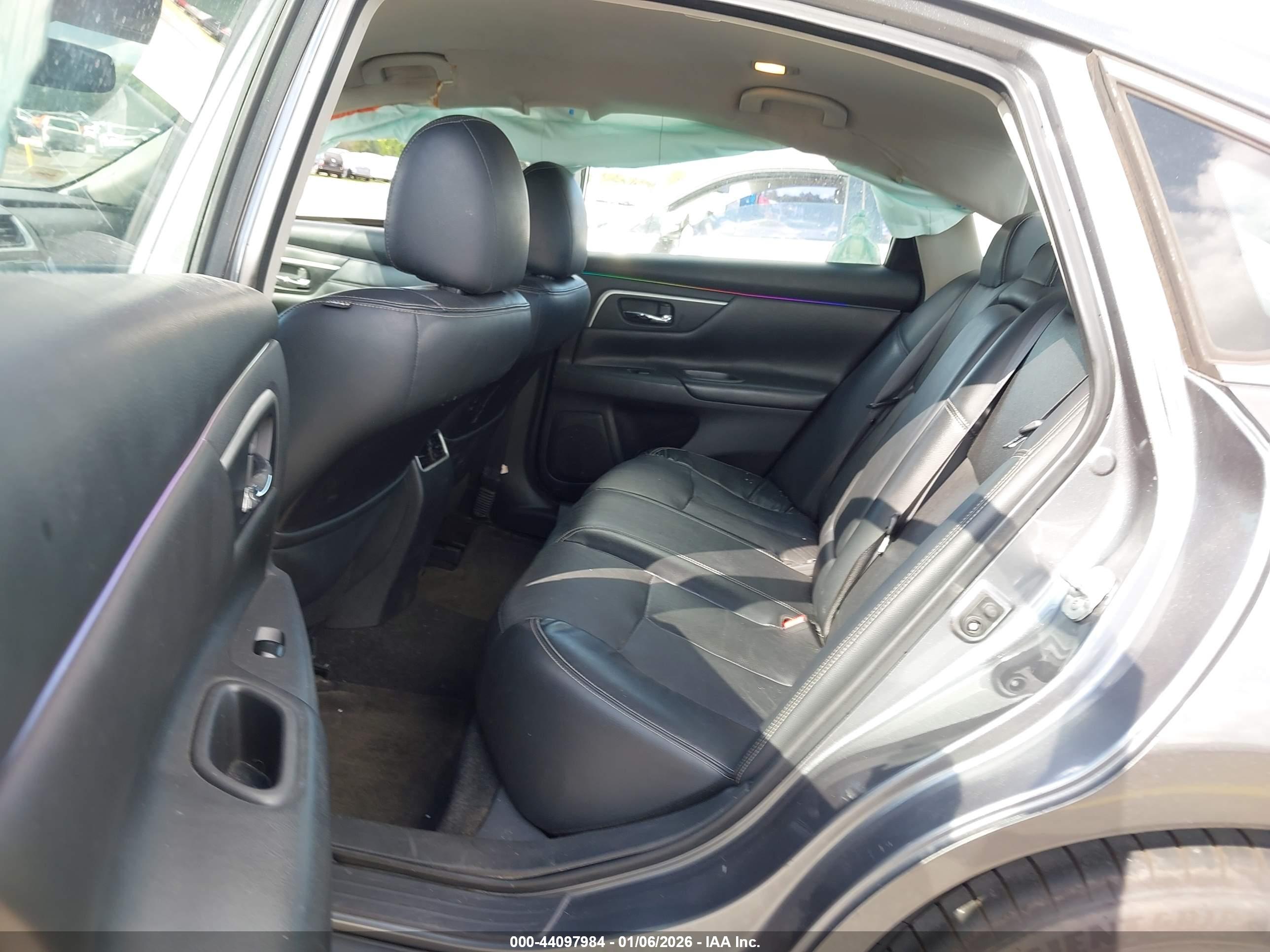 NISSAN ALTIMA image 8