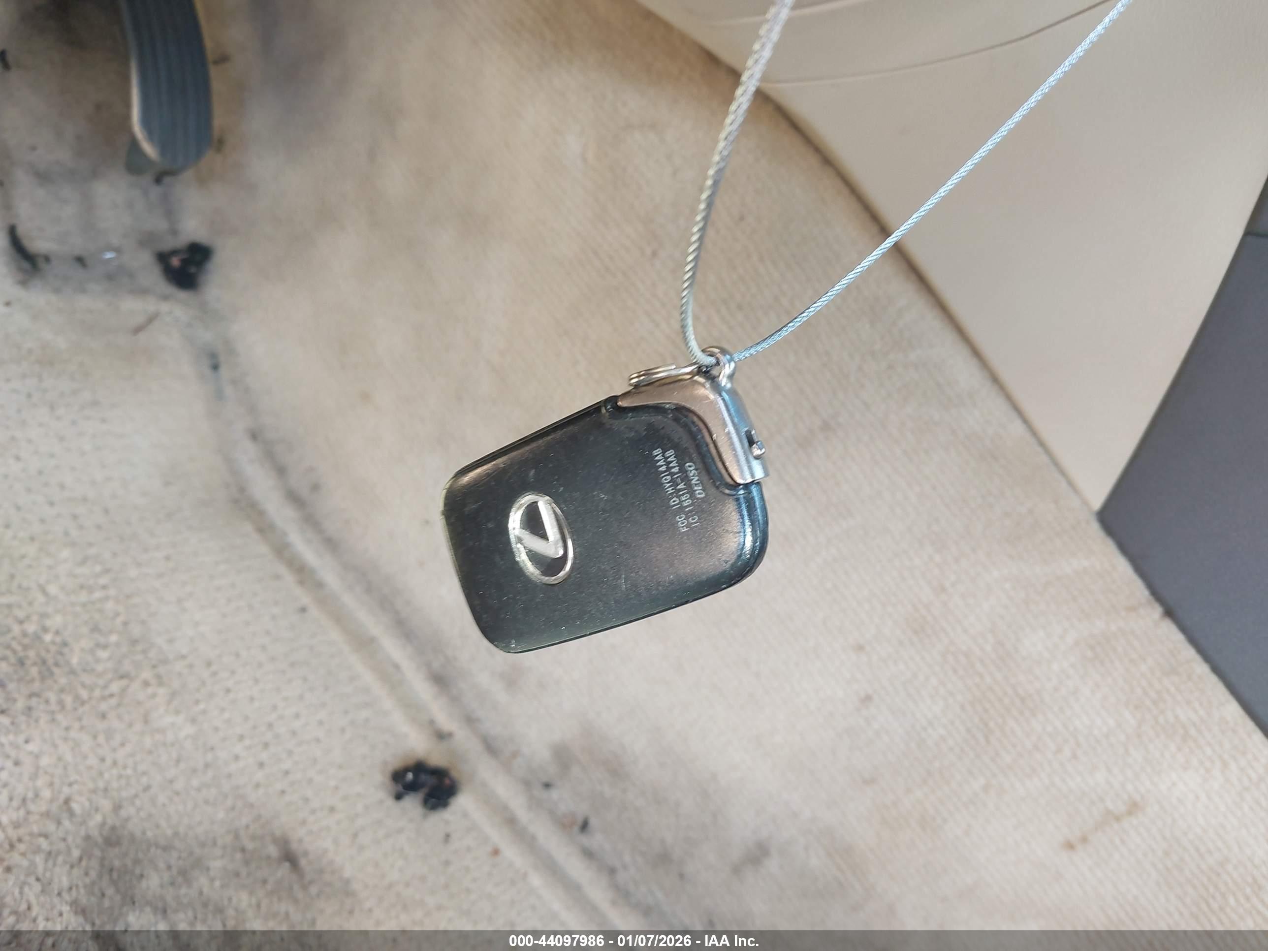 LEXUS ES image 11