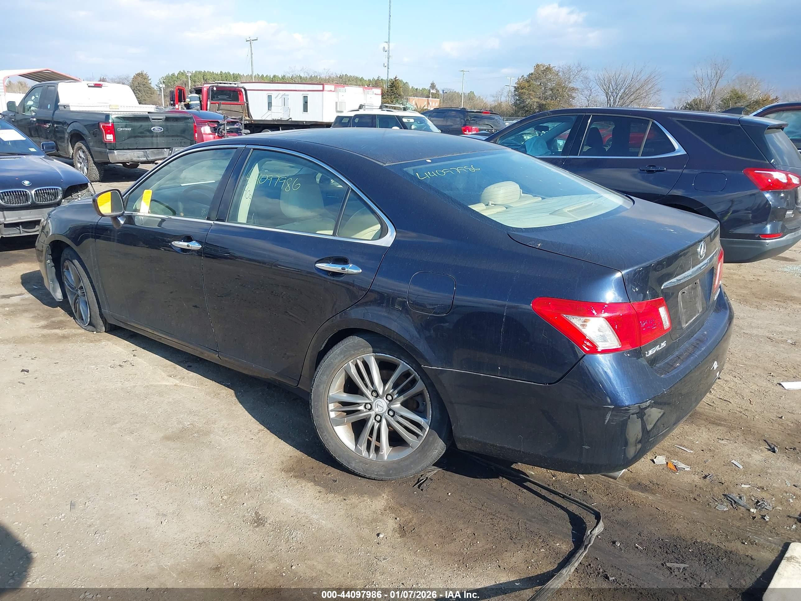 LEXUS ES image 3