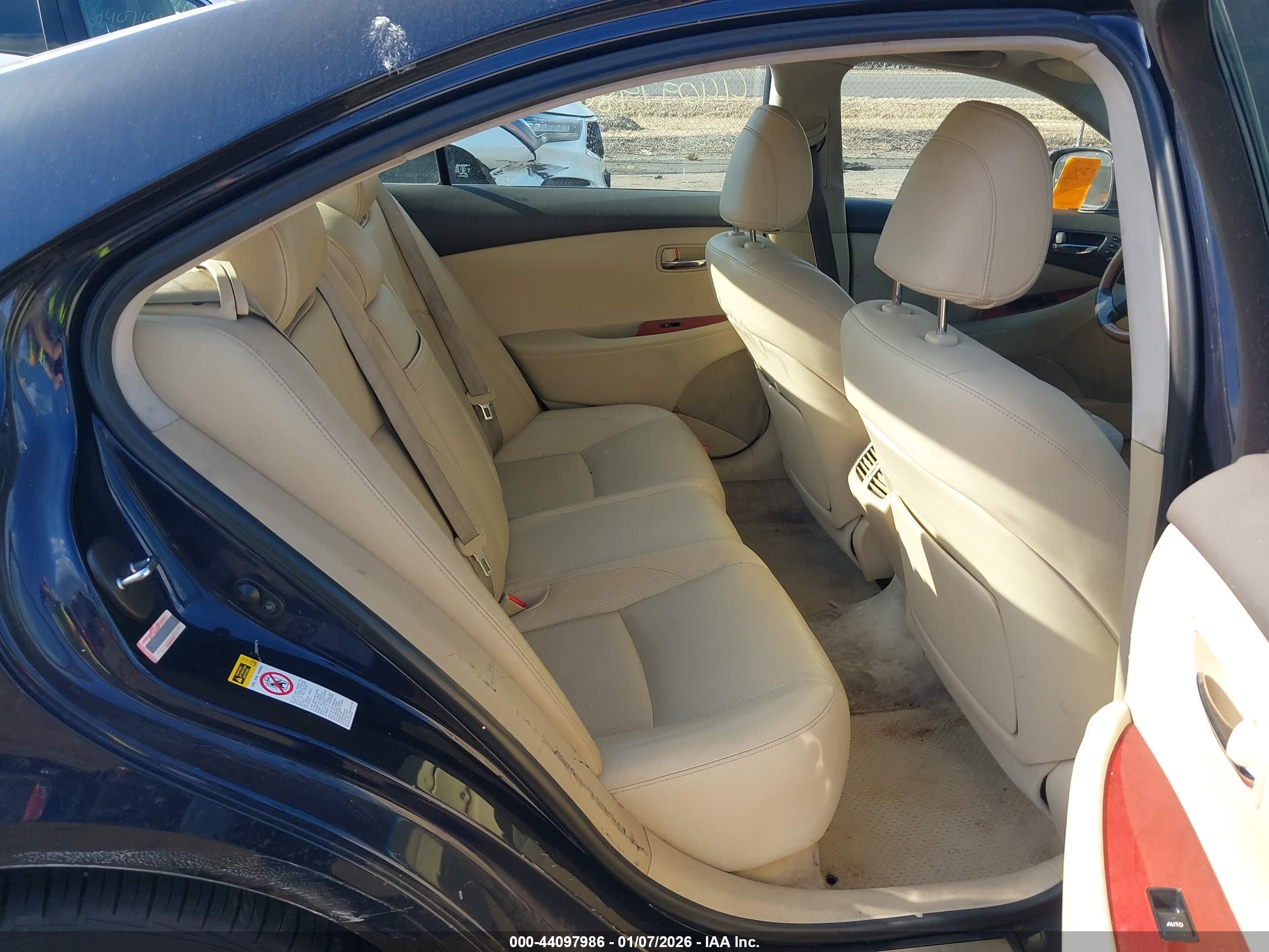 LEXUS ES image 8