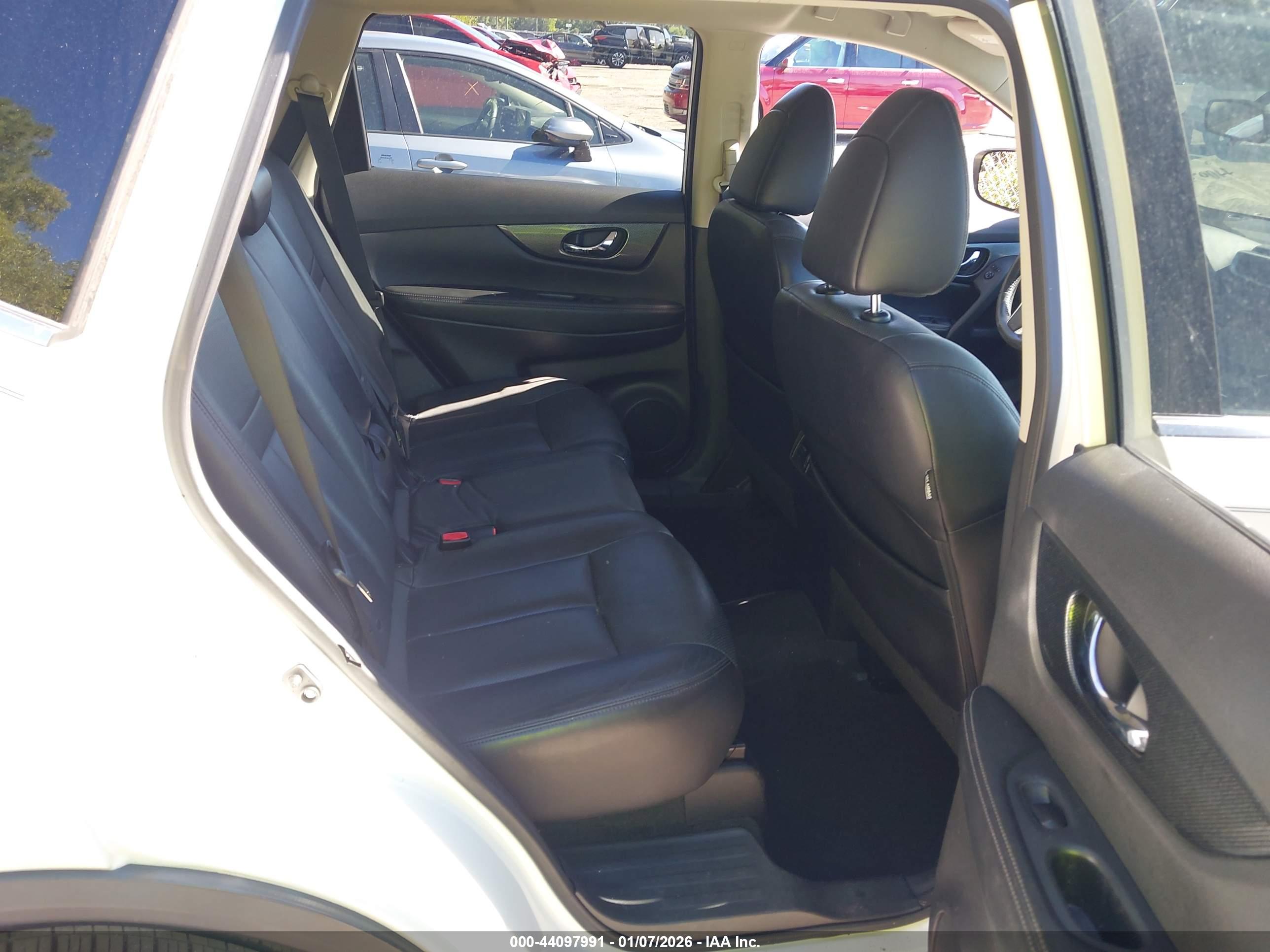 NISSAN ROGUE image 8