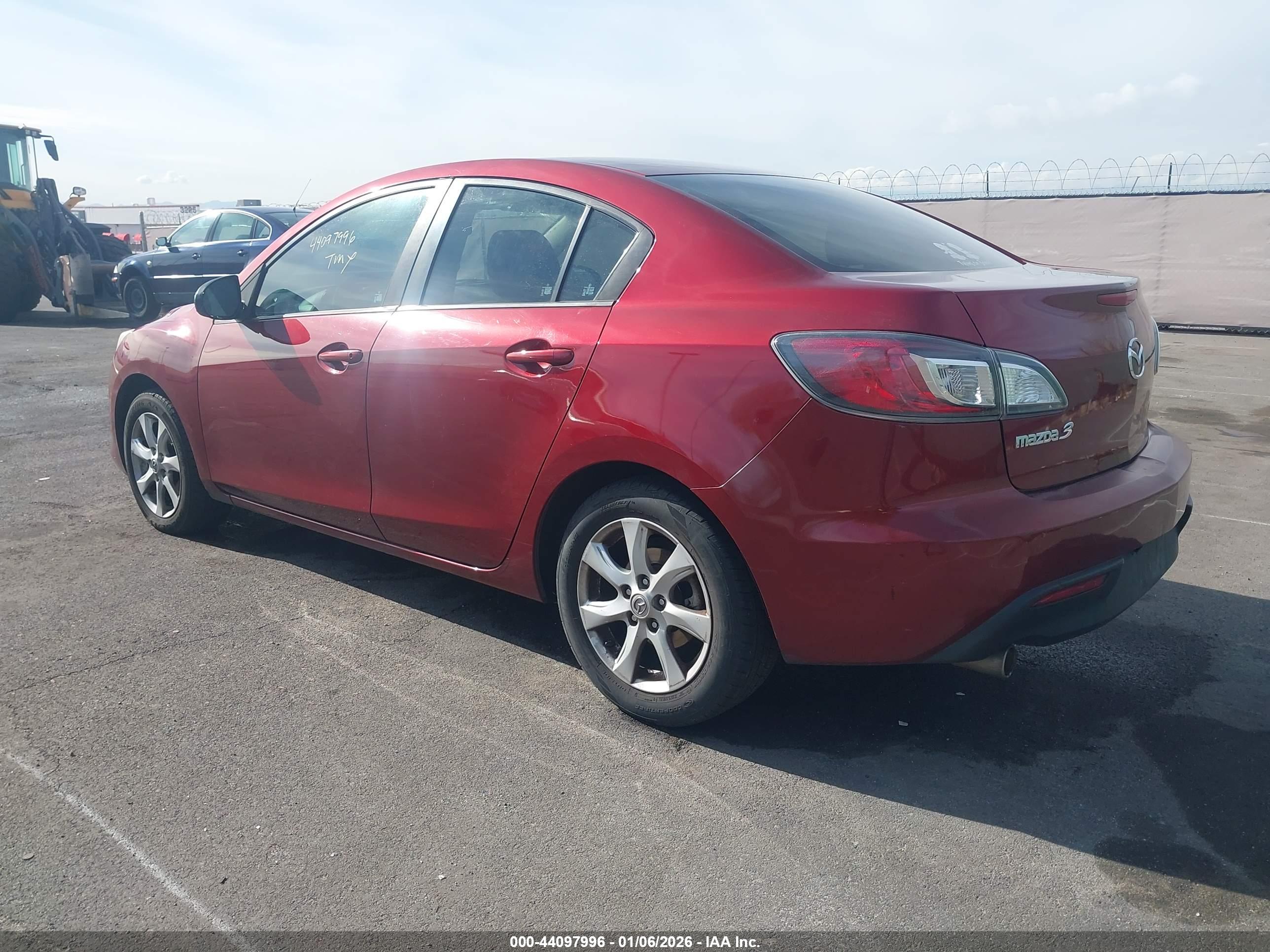 MAZDA MAZDA3 image 3