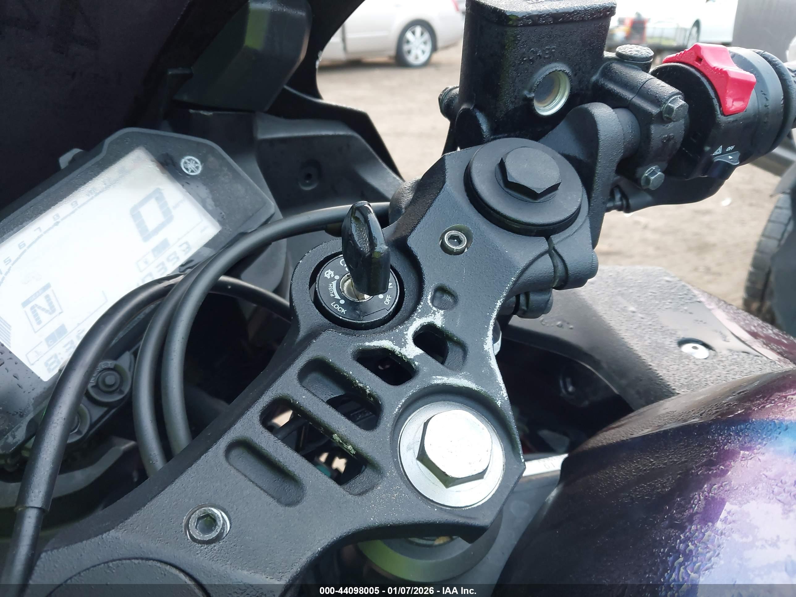 YAMAHA YZFR3 image 11