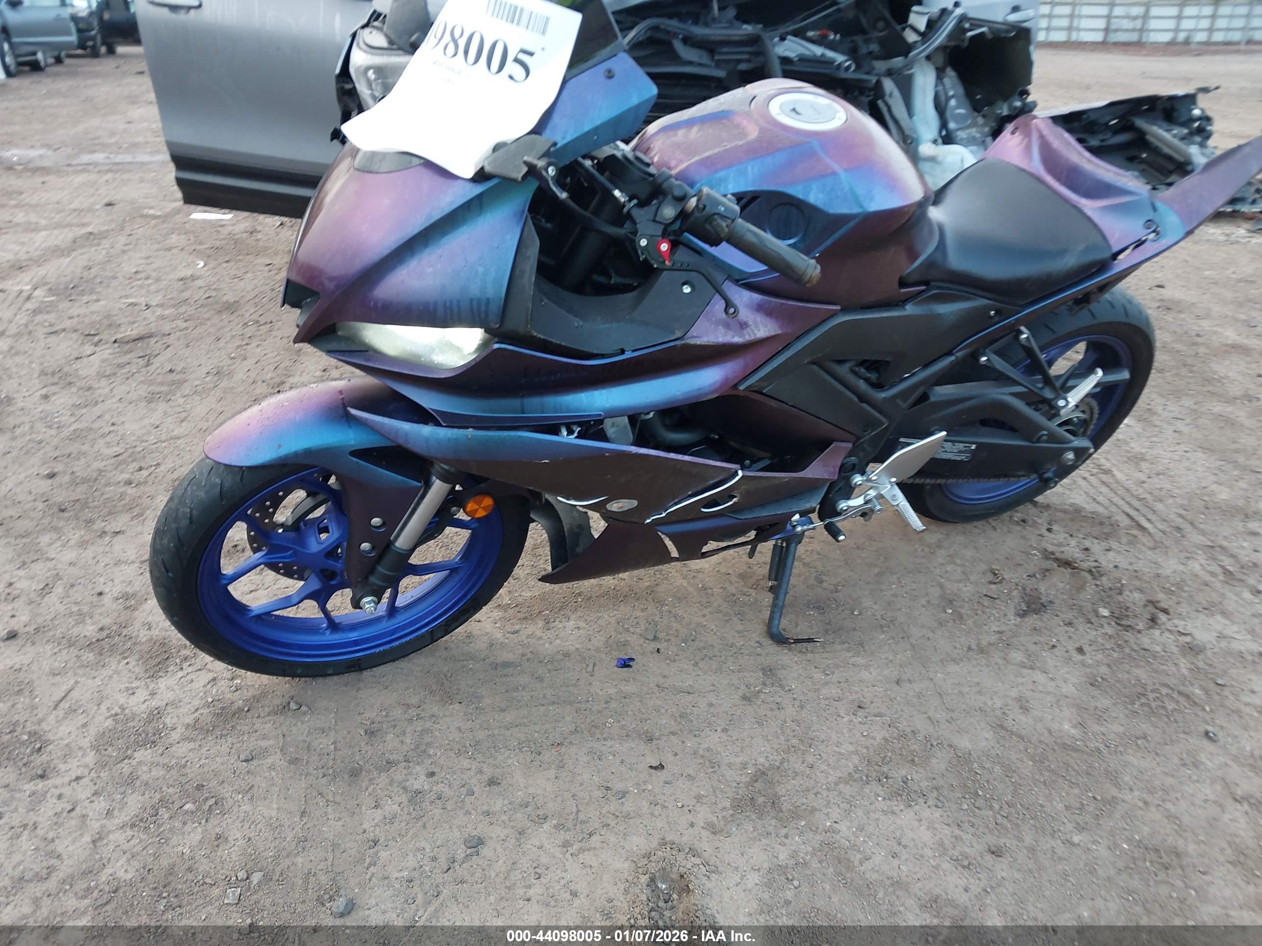 YAMAHA YZFR3 image 2